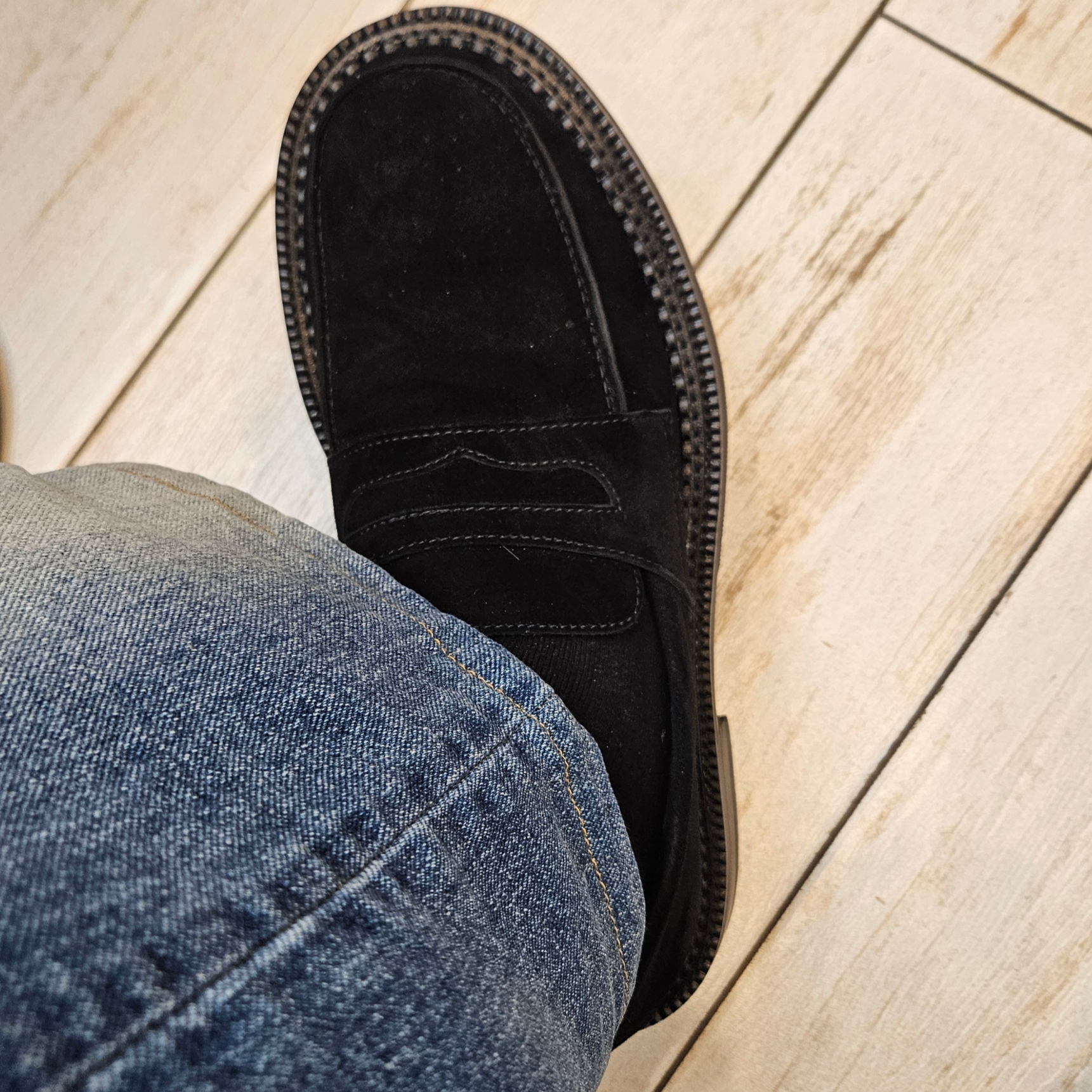 STU Suede Peny Loafers Black 착용 스타일
