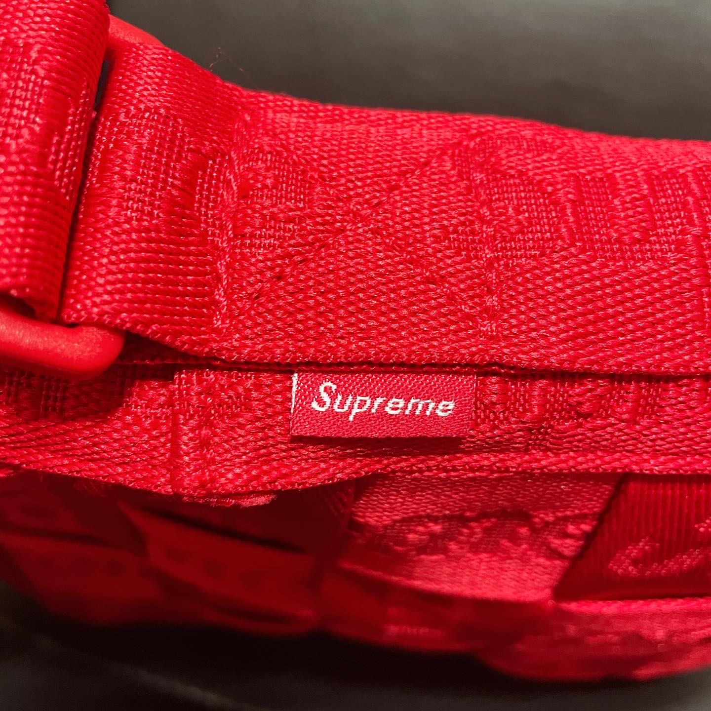 Supreme Woven Shoulder Bag Red - 23SS 착용 스타일 - 3