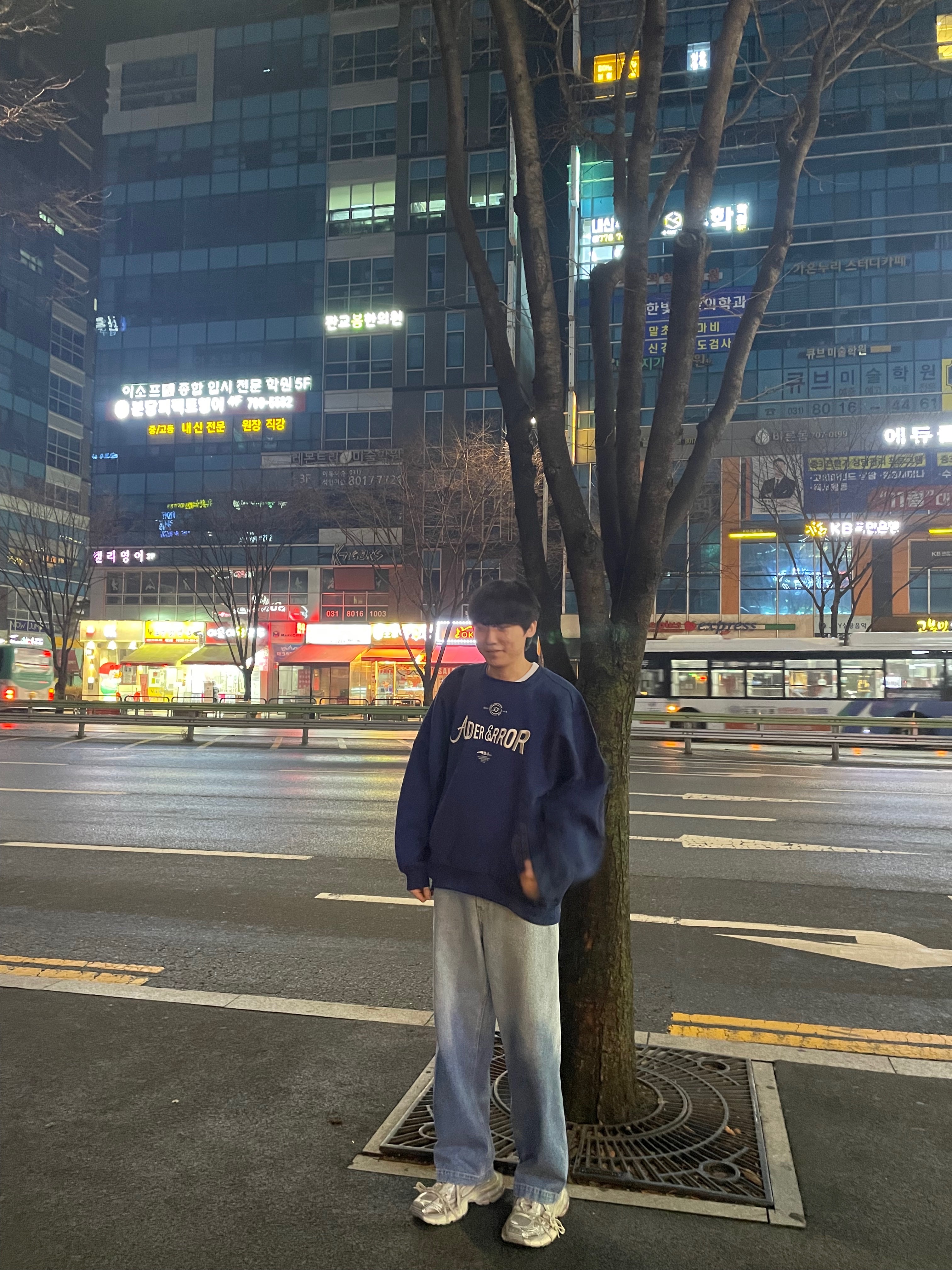 Balenciaga 3XL Sneakers Light Beige, Ader Error Verif Logo Sweatshirt Navy 착용 스타일 - 2