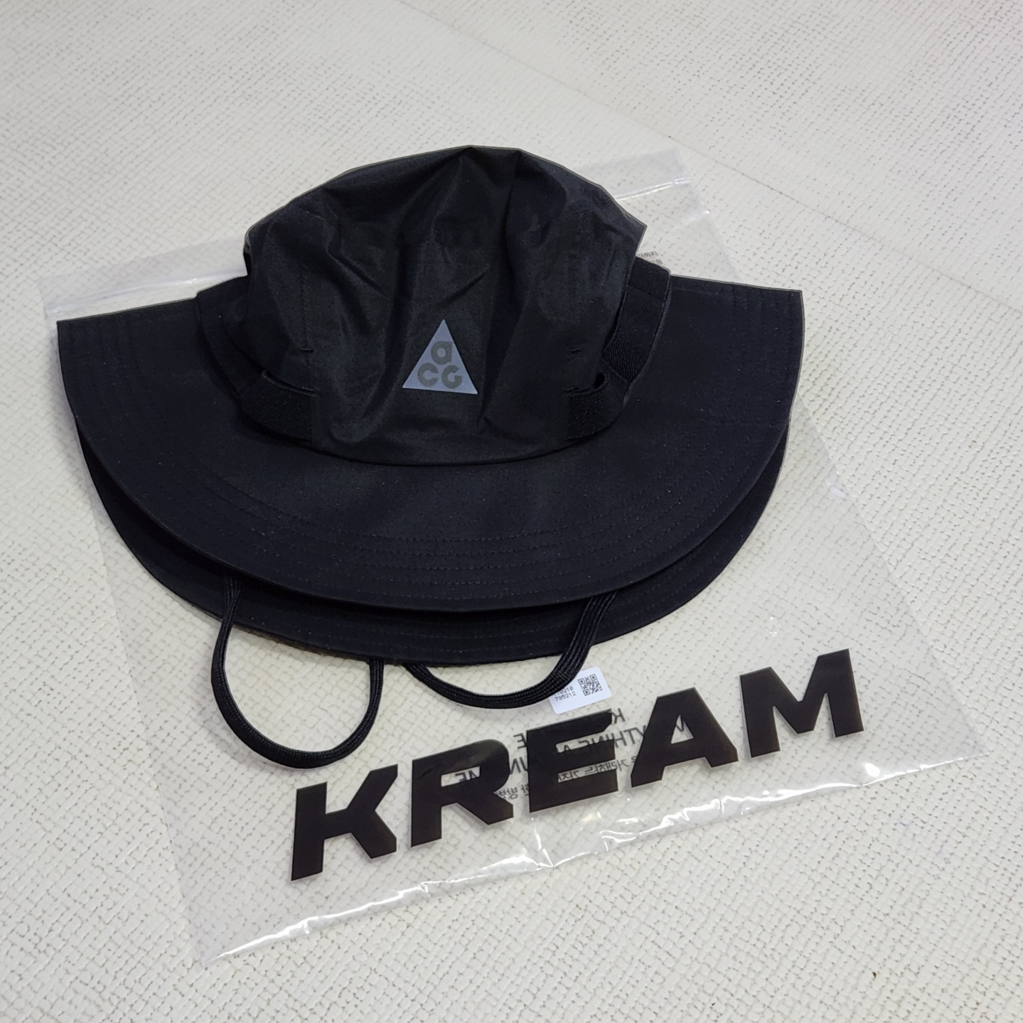 Nike ACG Apex Bucket Hat Black 착용 스타일 - 1