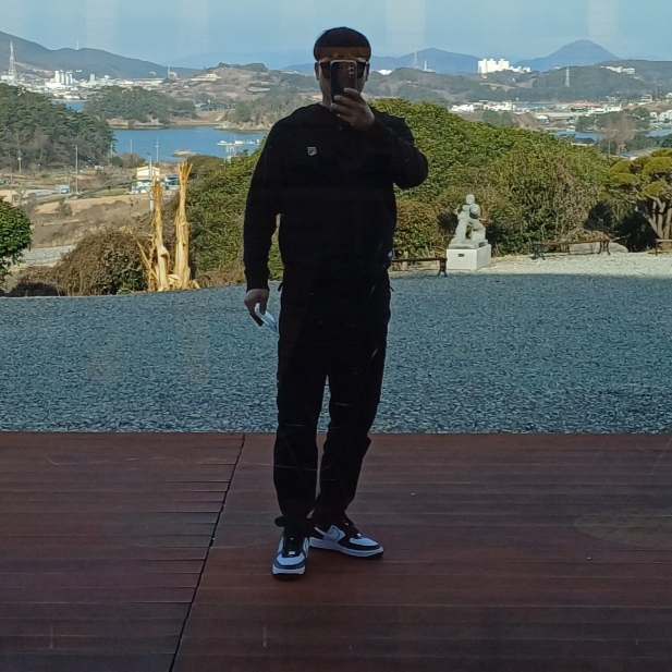 Nike Air Force 1 '07 Black White, Stone Island 32710 Stretch Cotton Gabardine Garment Dyed Cargo Trousers Black - 23FW 착용 스타일