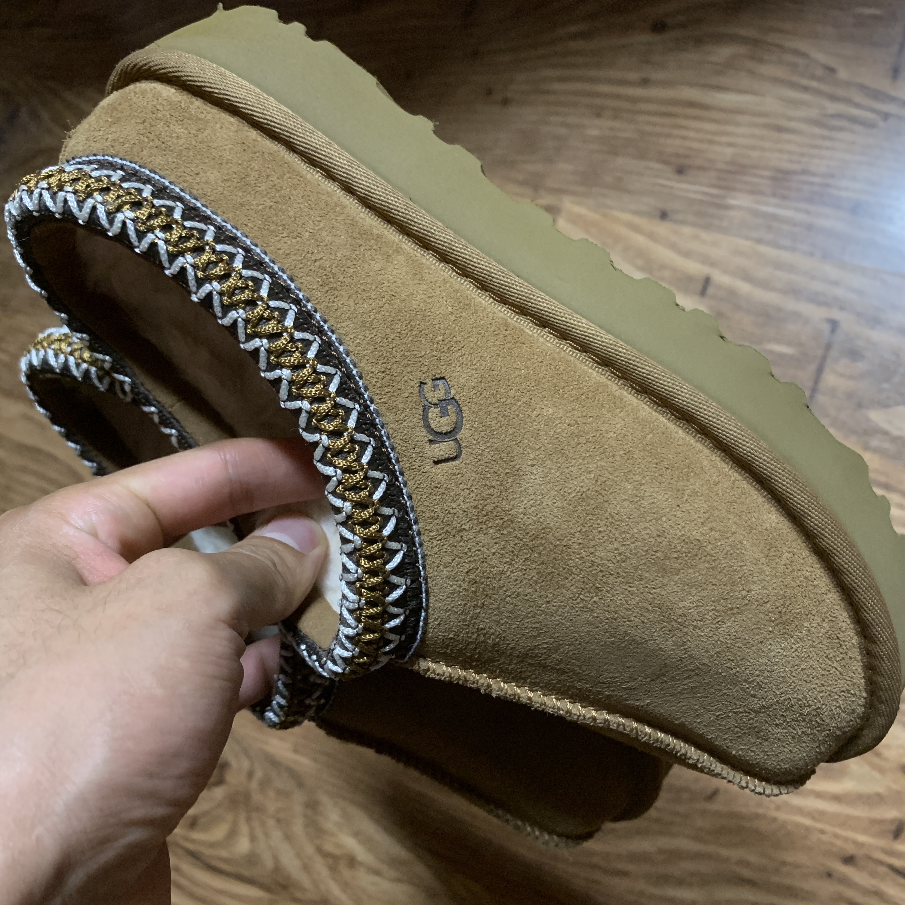 UGG Tasman Slipper Chestnut 착용 스타일