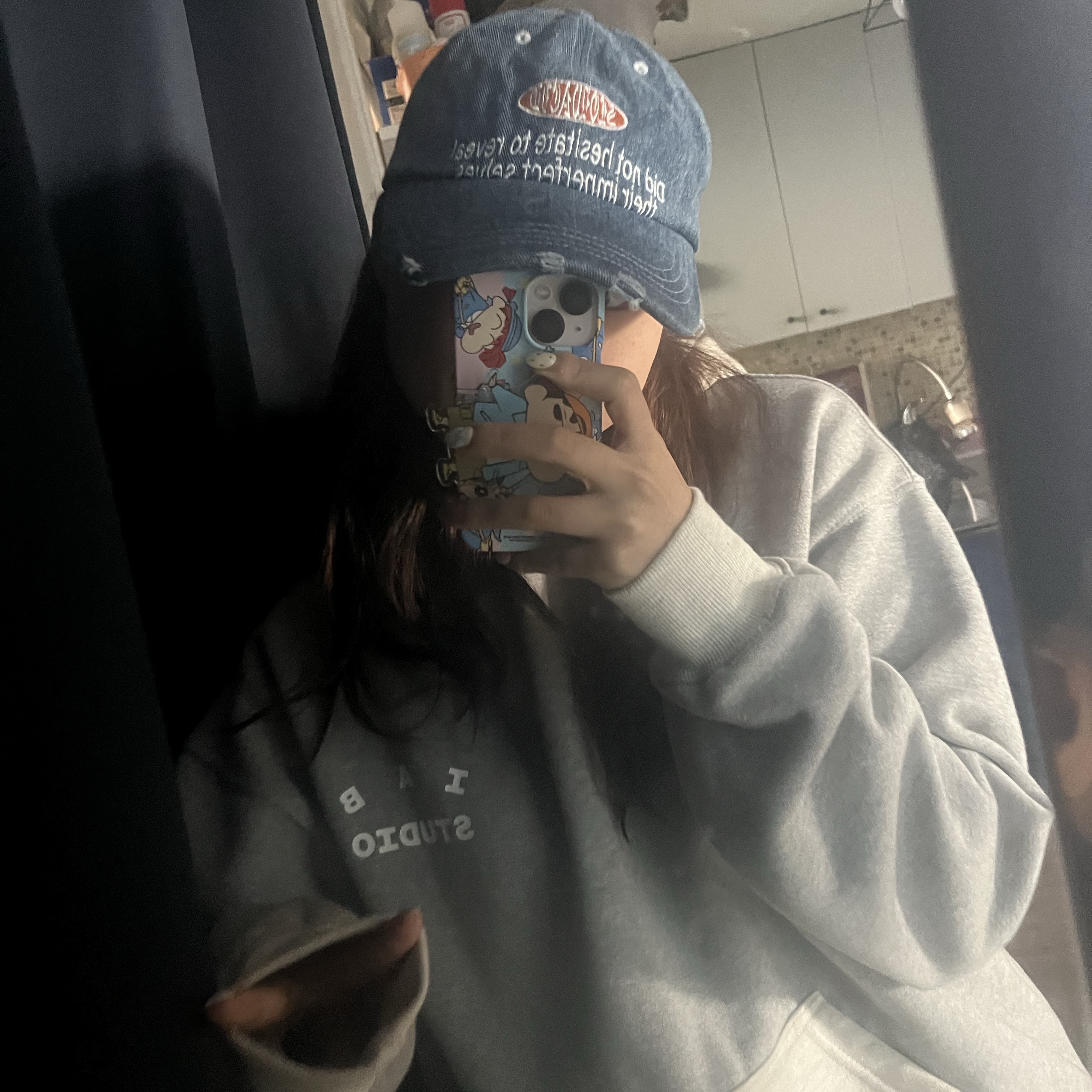 IAB Studio Hoodie Dual Gray 착용 스타일