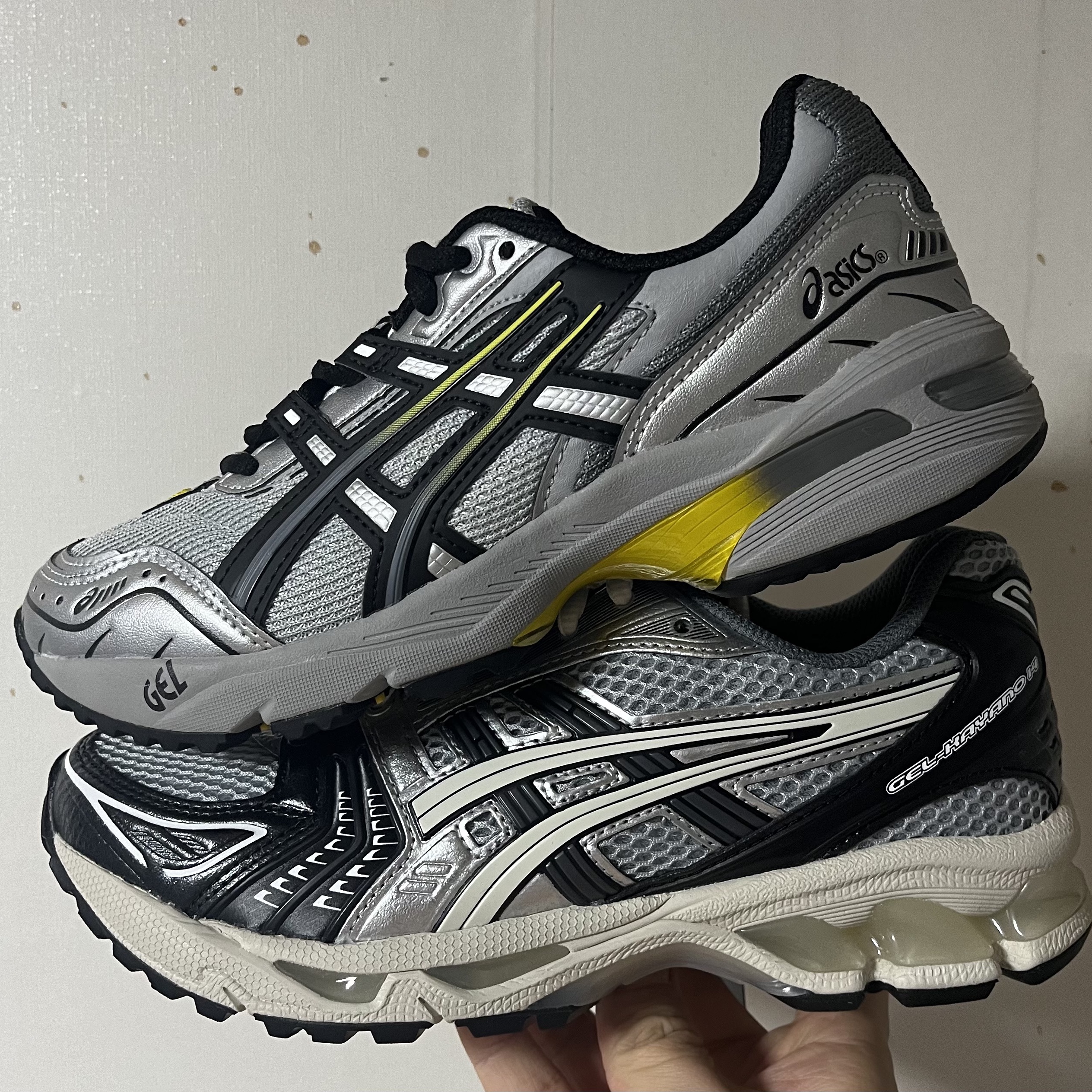 Asics Gel-1090 Mid Grey Black, Asics Gel-Kayano 14 Black Glacier Grey 착용 스타일 - 1