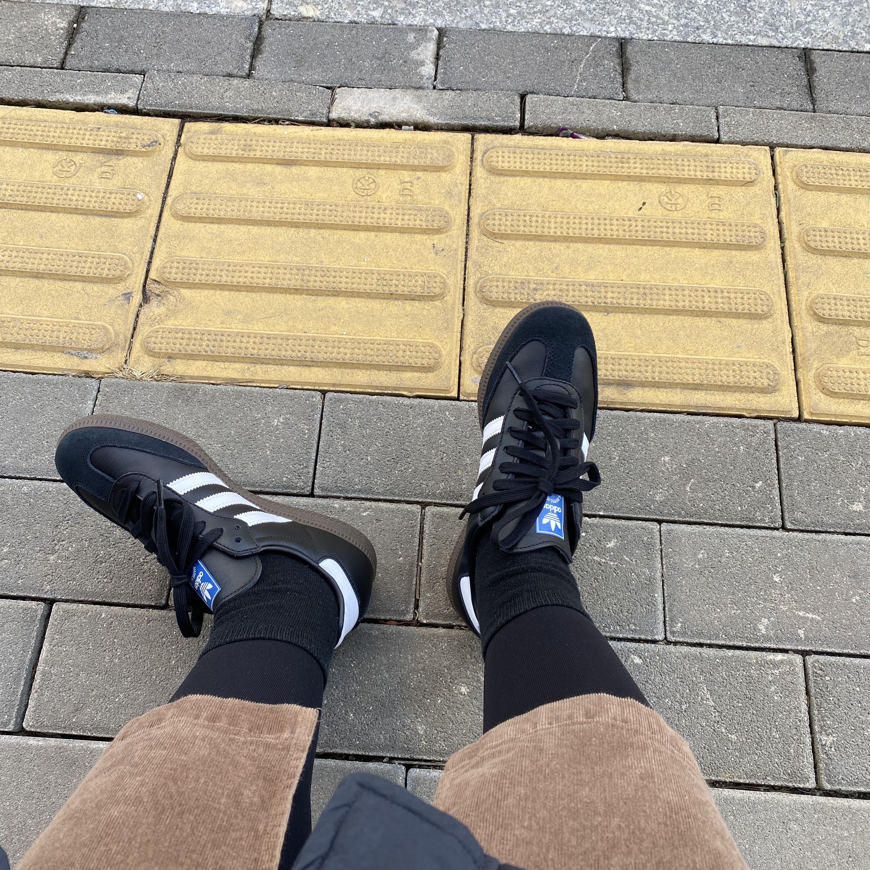 Adidas Samba OG Black White Gum 착용 스타일