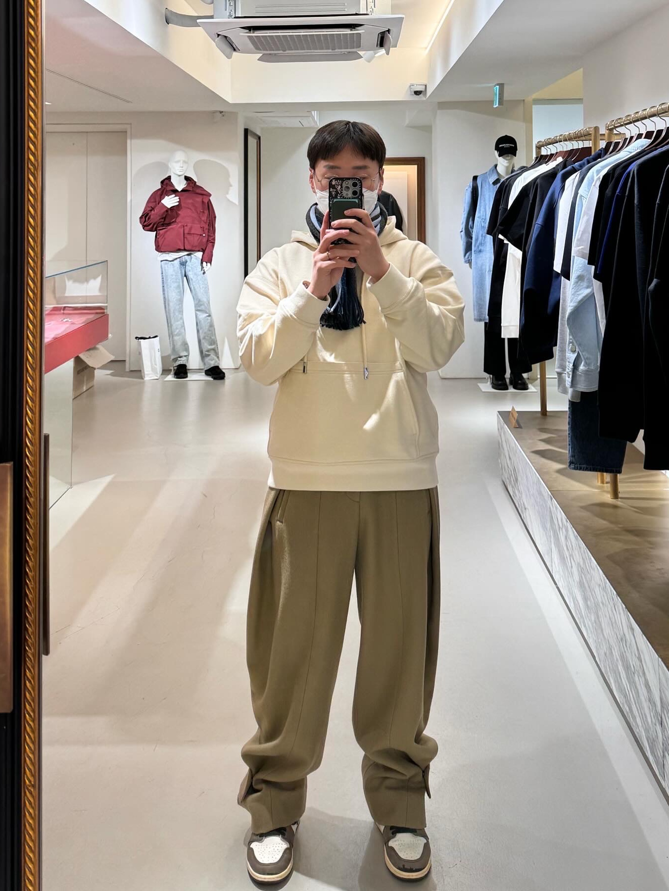 Wooyoungmi Flower Print Hoodie Ivory - 23SS, Wooyoungmi Long Straight Denim Pants Black -23FW 착용 스타일 - 3