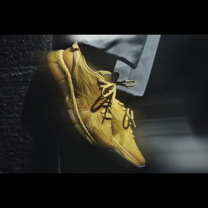 Asics x C.P. Company Gel-Quantum 360 VIII Yellow, Asics x C.P. Company Gel-Quantum 360 VIII Cement Grey 착용 스타일 - 2