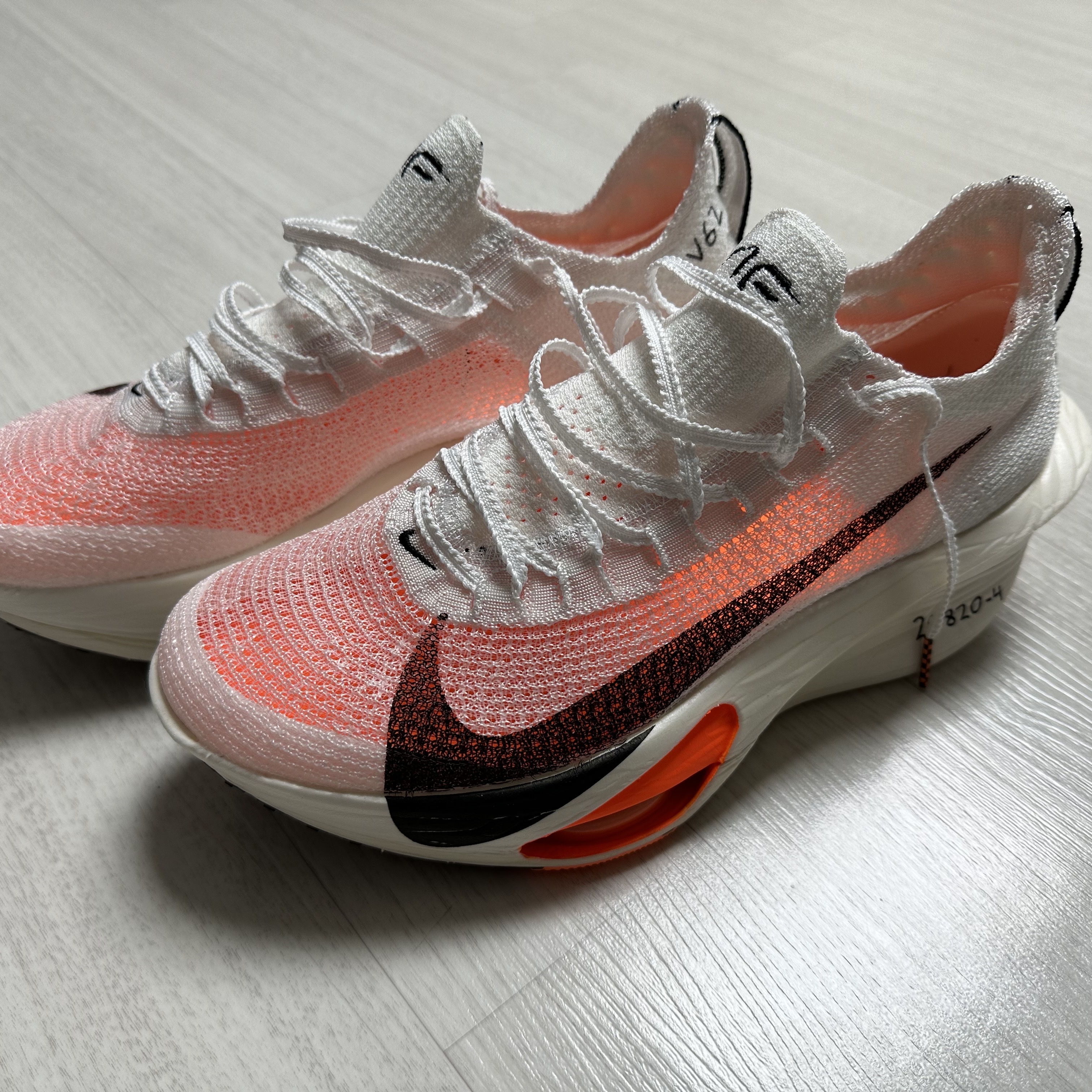 Nike Air Zoom Alphafly Next% 3 Proto White Total Orange 착용 스타일