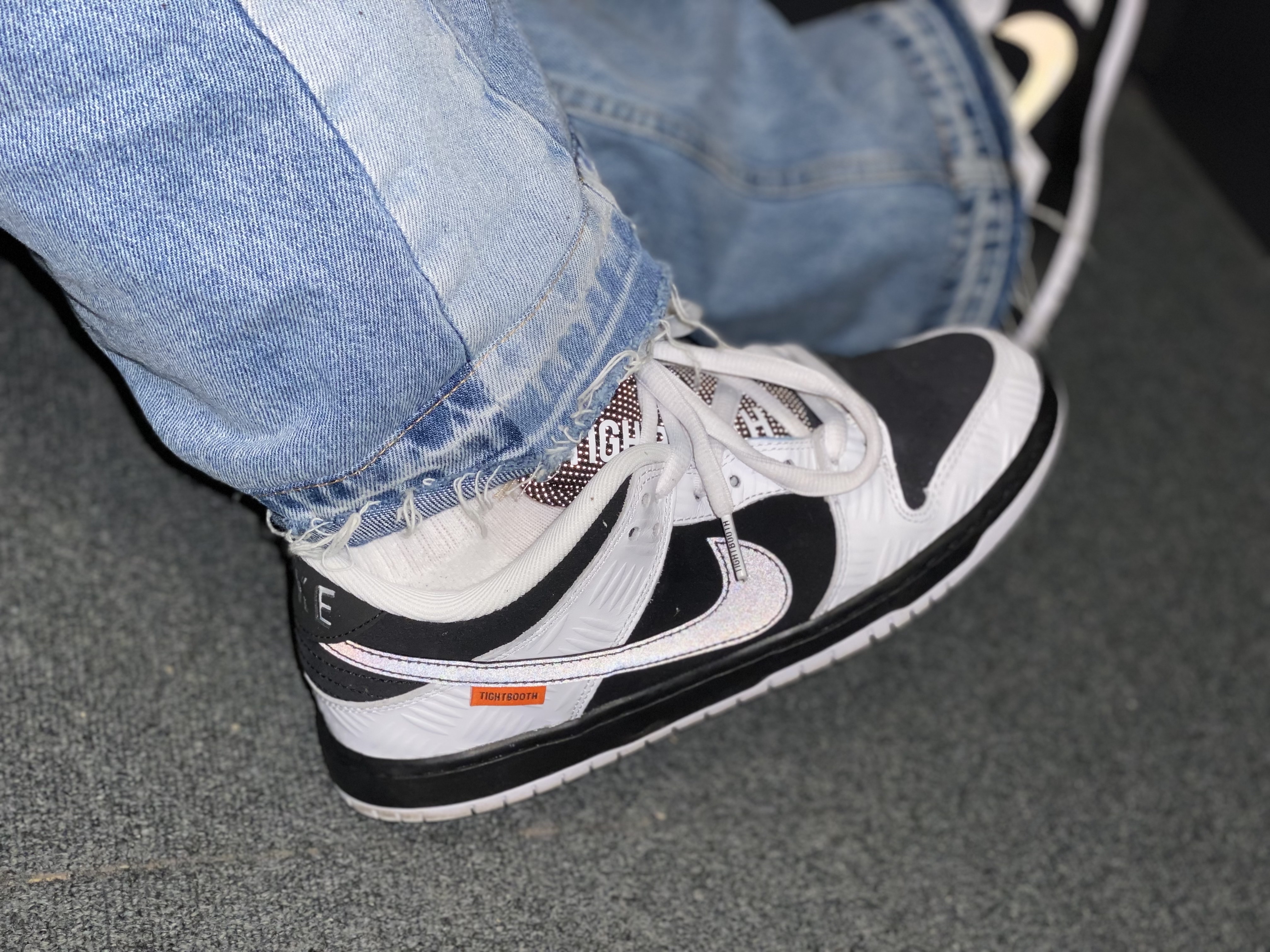 Nike x Tightbooth SB Dunk Low Pro Black and White 착용 스타일