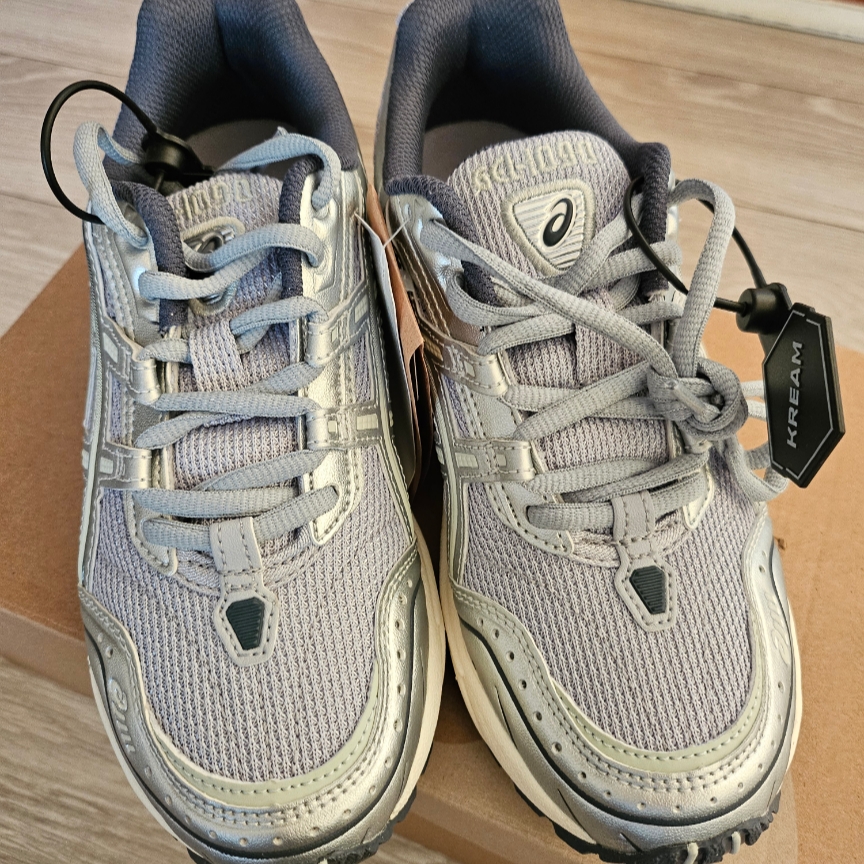 Asics Gel-1090 Piedmont Grey 착용 스타일 - 1