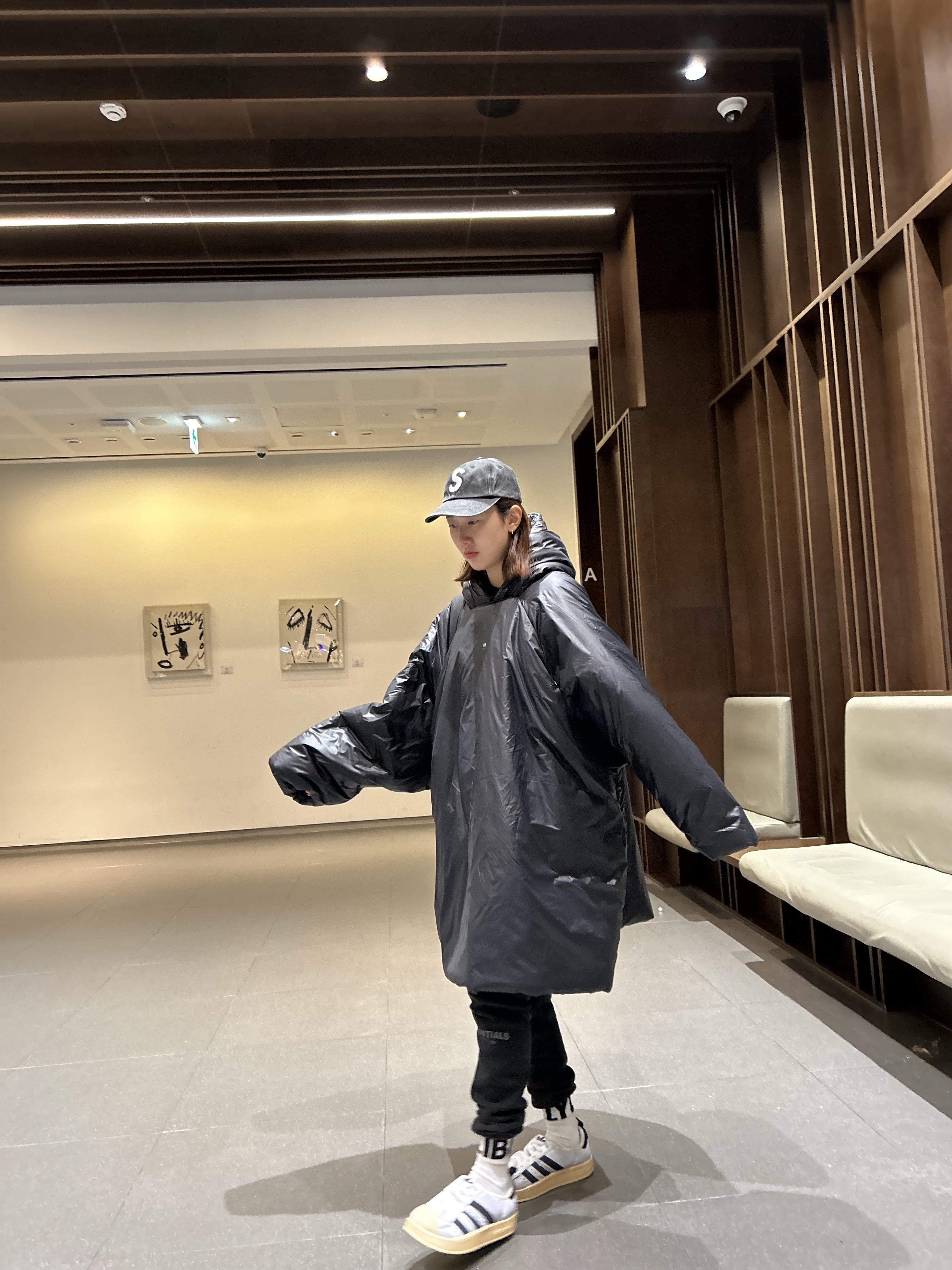 Yeezy Gap Engineered By Balenciaga T-Cut Puffer Parka Black, Adidas Puffylette Superstar Cloud White 착용 스타일