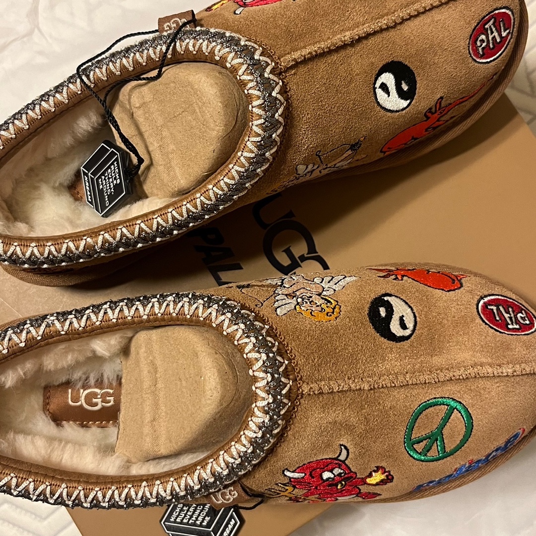 UGG x Palace Tasman Slipper Chestnut 착용 스타일 - 1