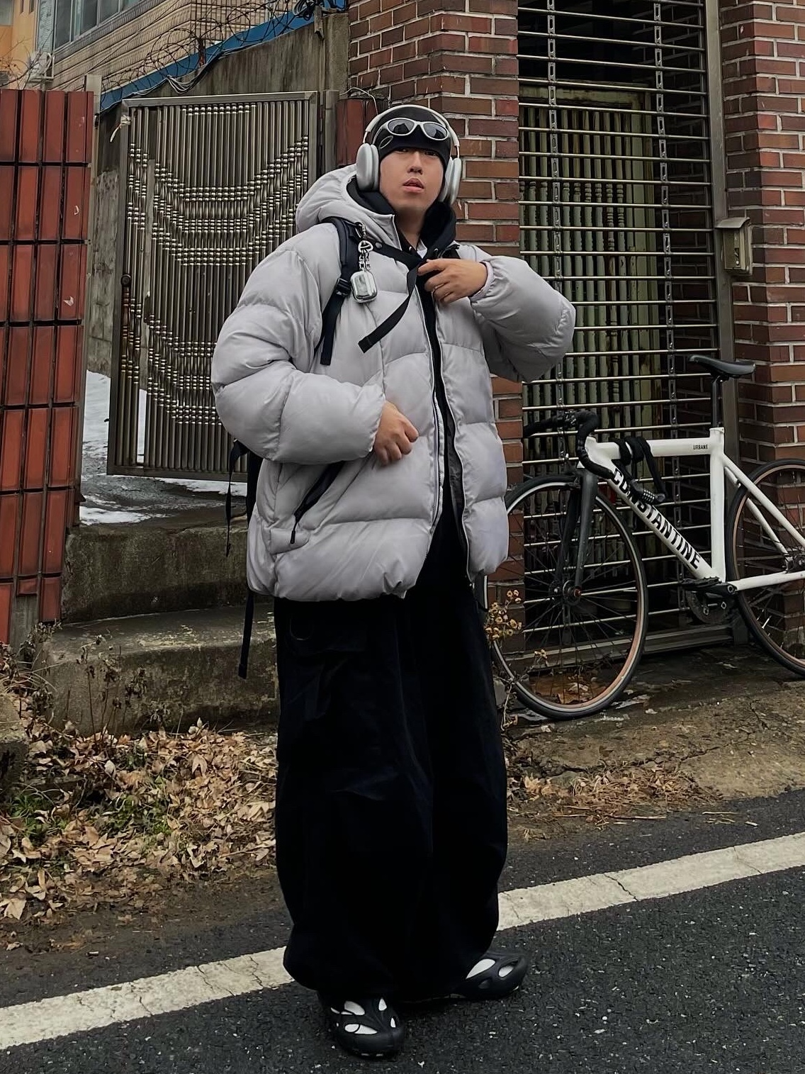 Montbell Polarized Trekking Glasses Silver Light Gray, Apple AirPods Max Lightning Silver (Korean Ver.) 착용 스타일 - 1