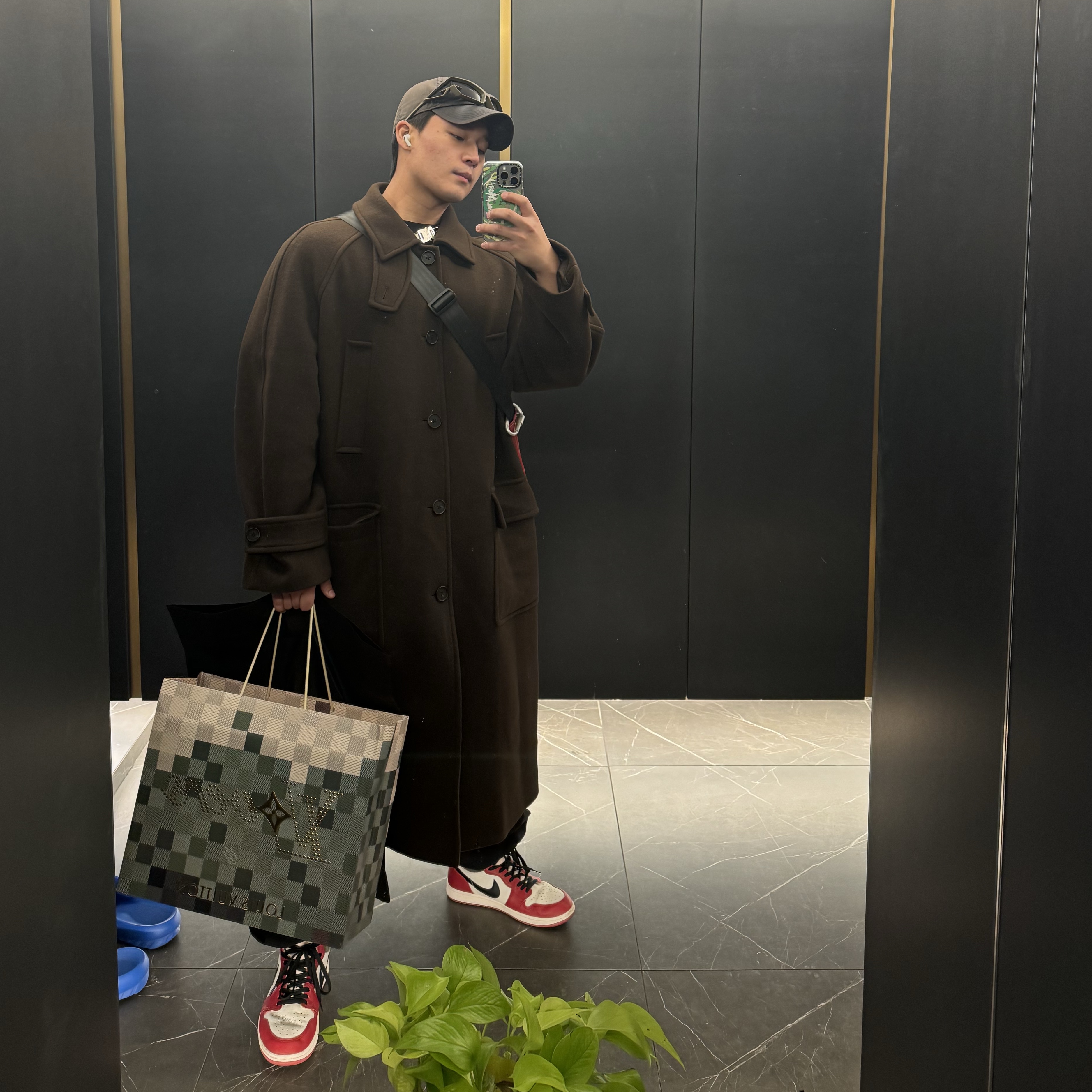 Jordan 1 Retro High OG Chicago 2022, Nike Heritage 86 Futura Washed Cap Black White 착용 스타일 - 2