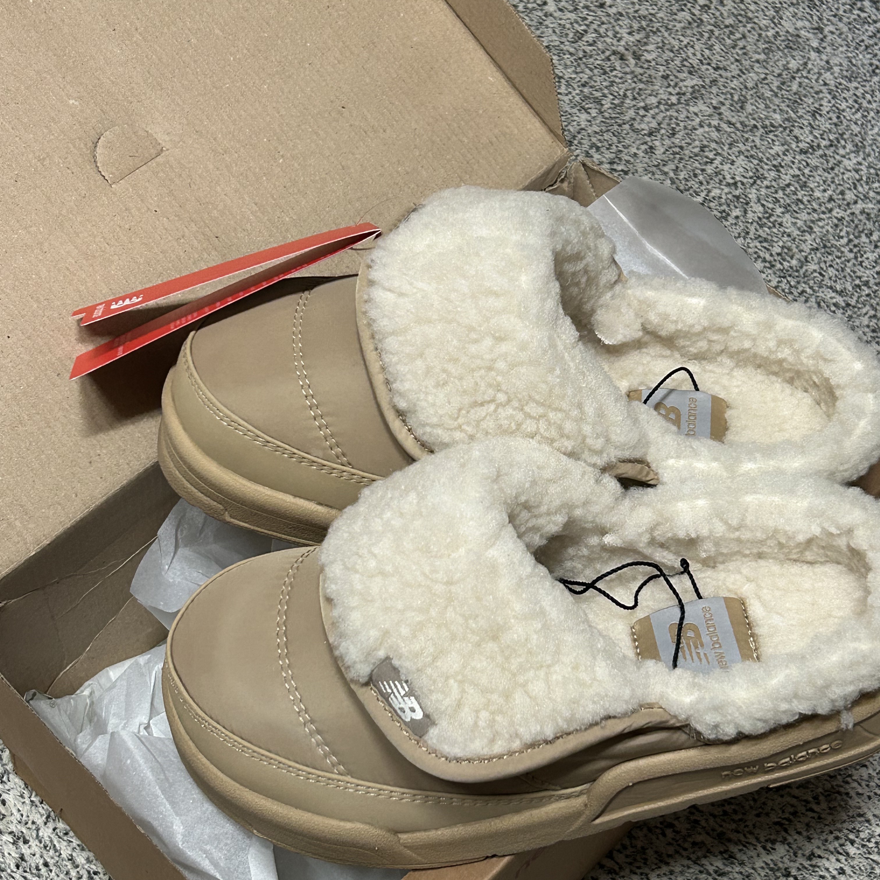 New Balance Puflee v2 Beige 착용 스타일