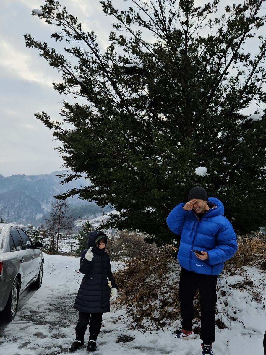 슈프림 마드라스 리버시블 윈드스토퍼 퍼퍼 자켓 멀티컬러 -23SS, 조던 1 미드 멀티컬러 스우시 착용 스타일