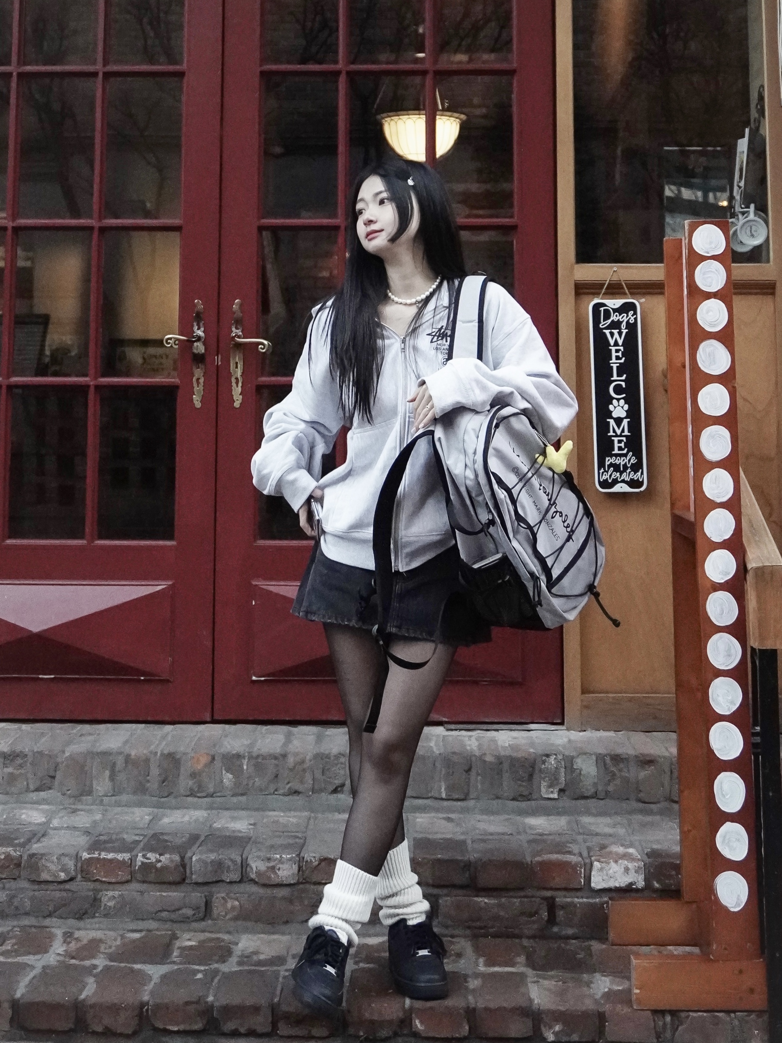 Stussy World Tour Zip Hoodie Ash Heather 2023, Nike x Supreme Air Force 1 Low Black 착용 스타일 - 2