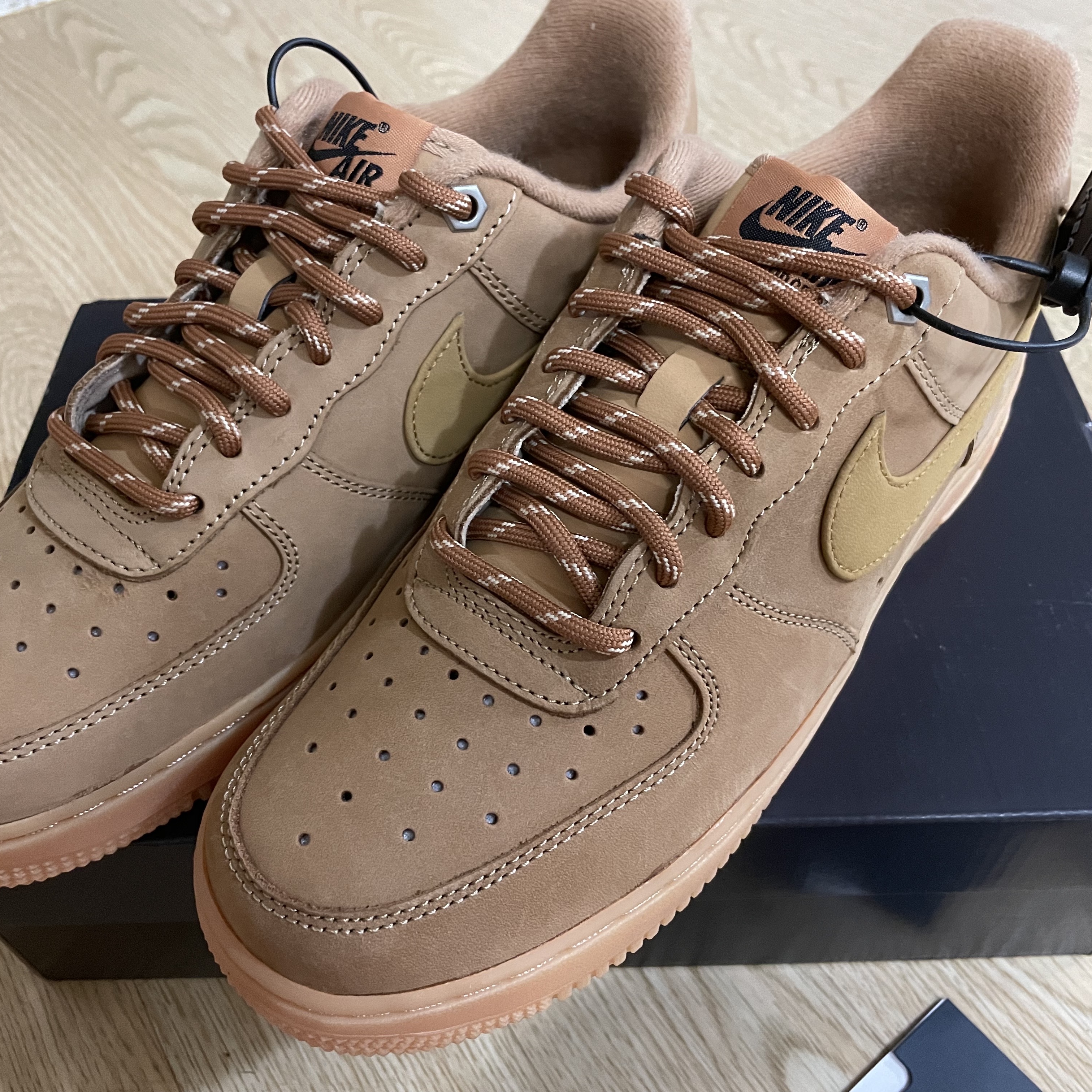 Nike Air Force 1 '07 WB Flax 착용 스타일