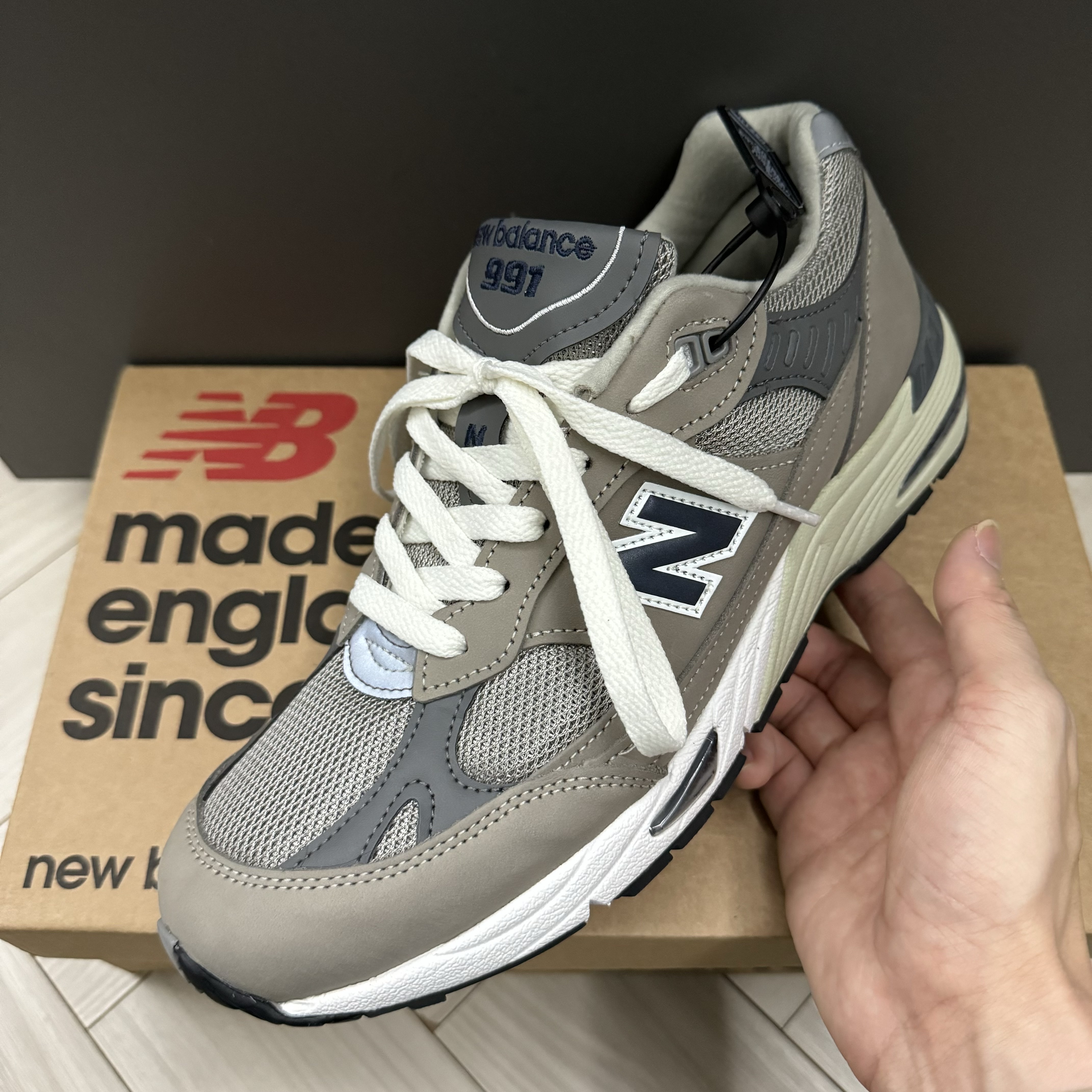 New Balance 991 Made in UK 20th Anniversary Grey 착용 스타일 - 2