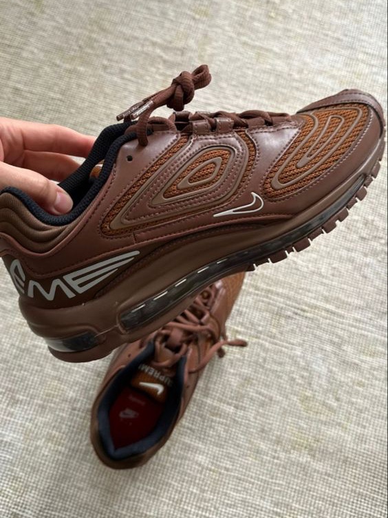 Nike x Supreme Air Max 98 TL Brown 착용 스타일