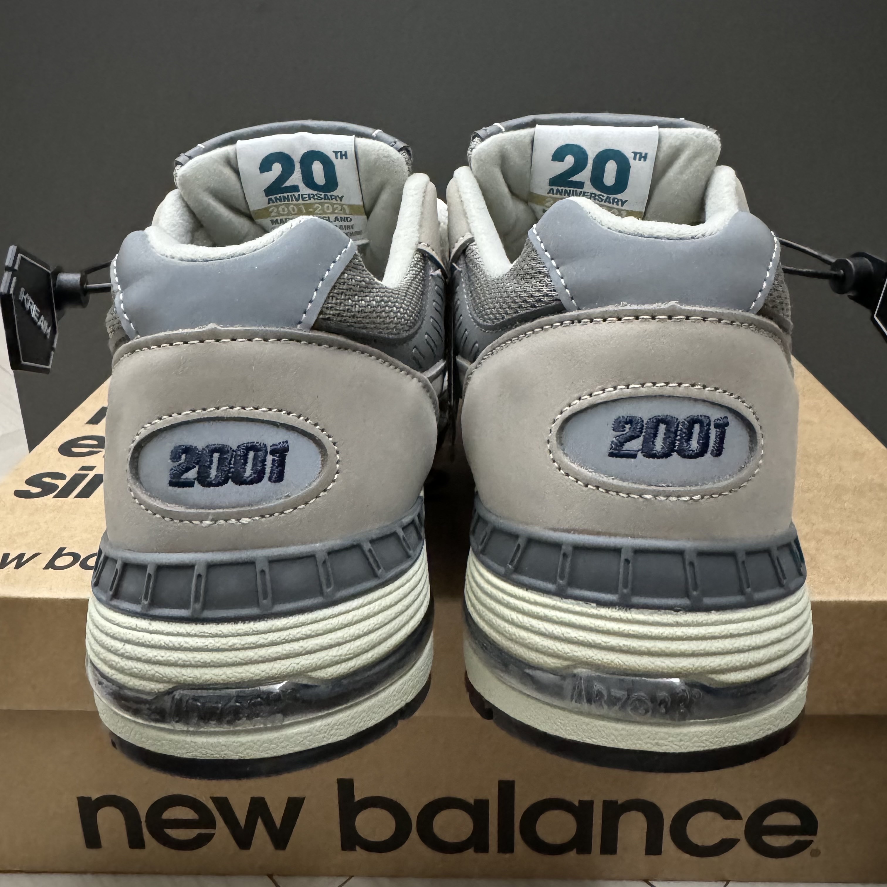 New Balance 991 Made in UK 20th Anniversary Grey 착용 스타일 - 5