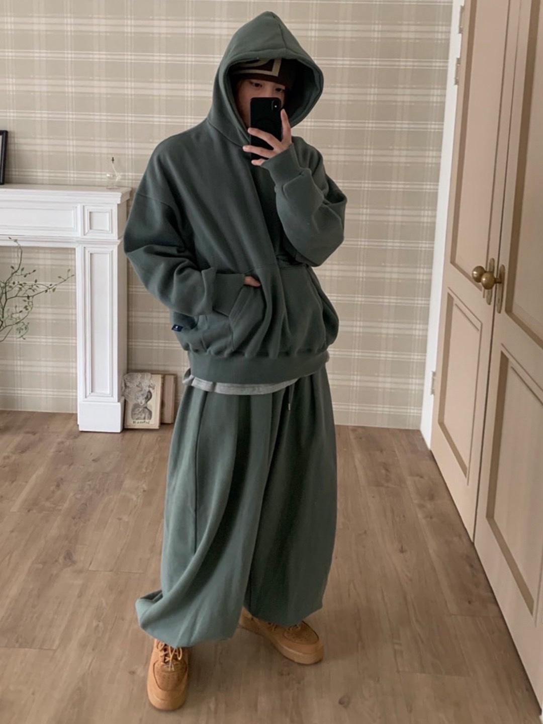 Nike x Supreme Air Force 1 Low Flax, Nike Air Force 1 '07 WB Flax 착용 스타일 - 4