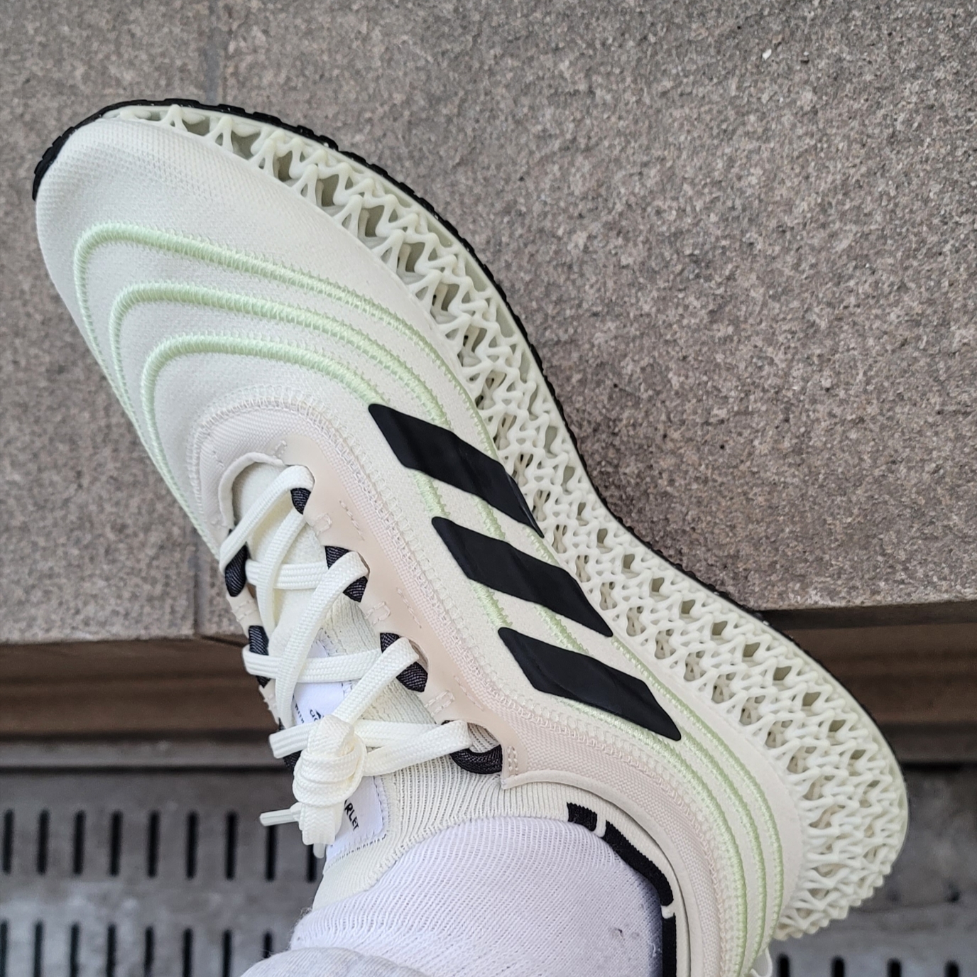 Adidas x Parley 4D FWD Off White 착용 스타일 - 5