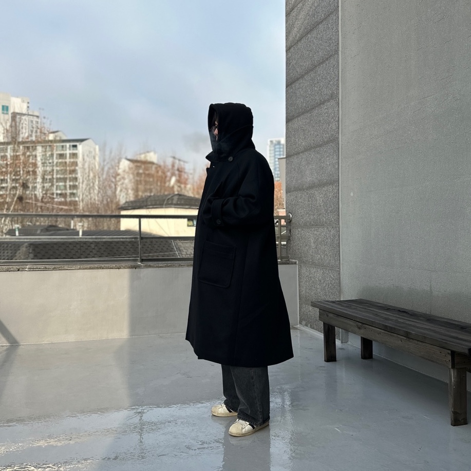 Undermycar Legion.02 Balmacaan Oversized Wool Coat Black 착용 스타일 - 1
