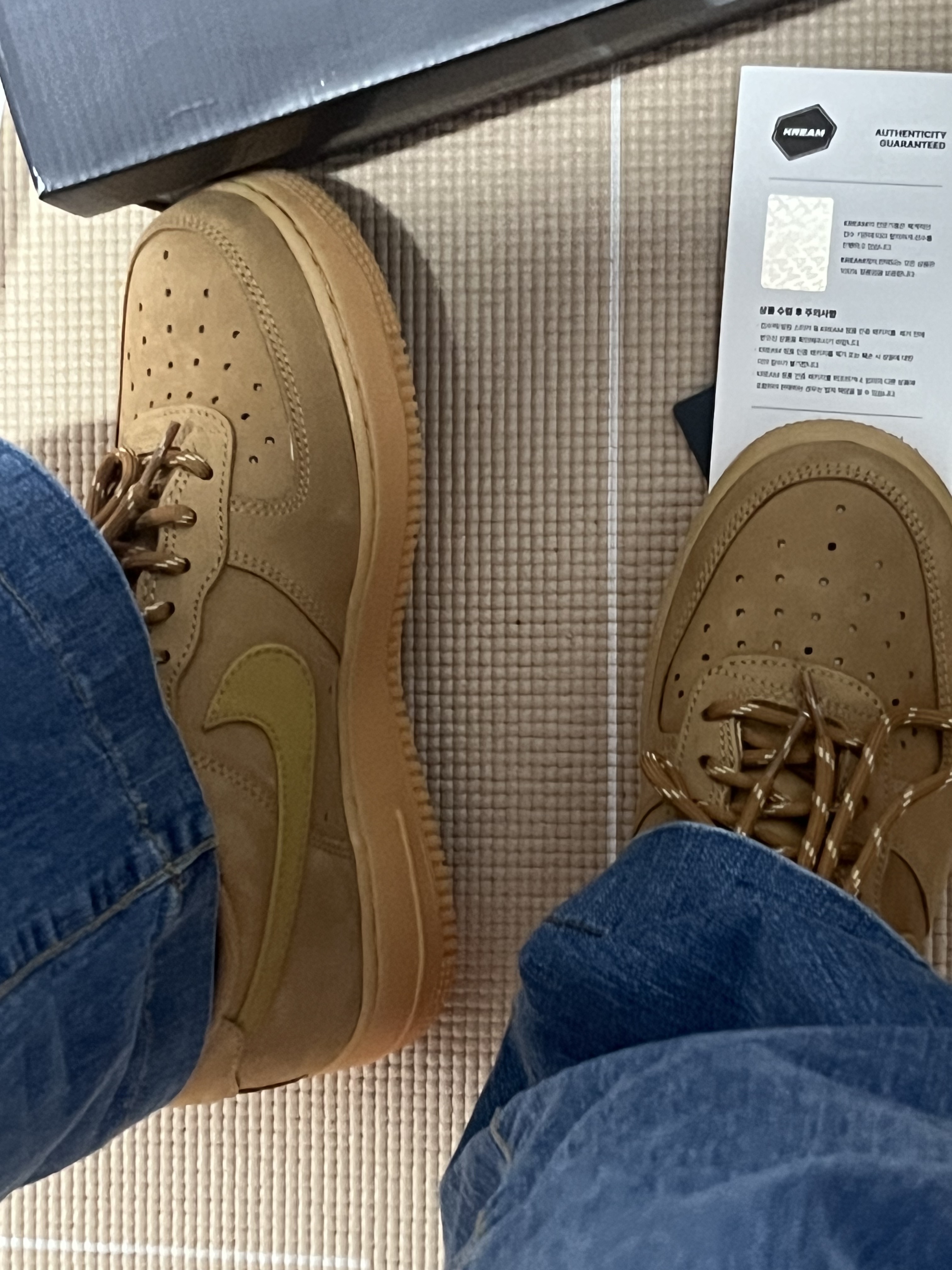 Nike Air Force 1 '07 WB Flax 착용 스타일