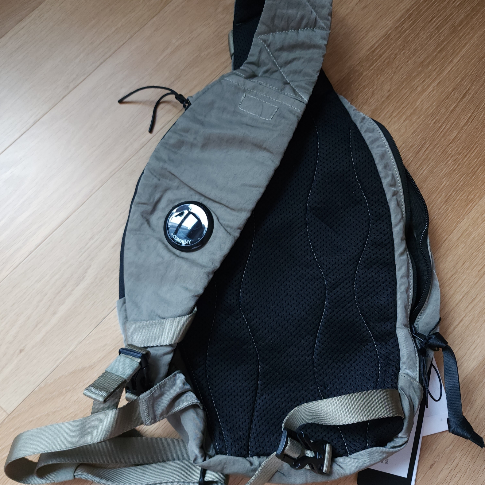 C.P. Company Nylon B Crossbody Rucksack Silver Sage Brown - 23FW, Porter Tanker Shoulder Bag L Sage Green 착용 스타일 - 2