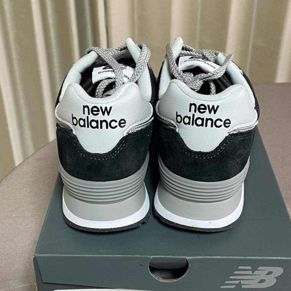 New Balance 574 Black - D Standard 착용 스타일