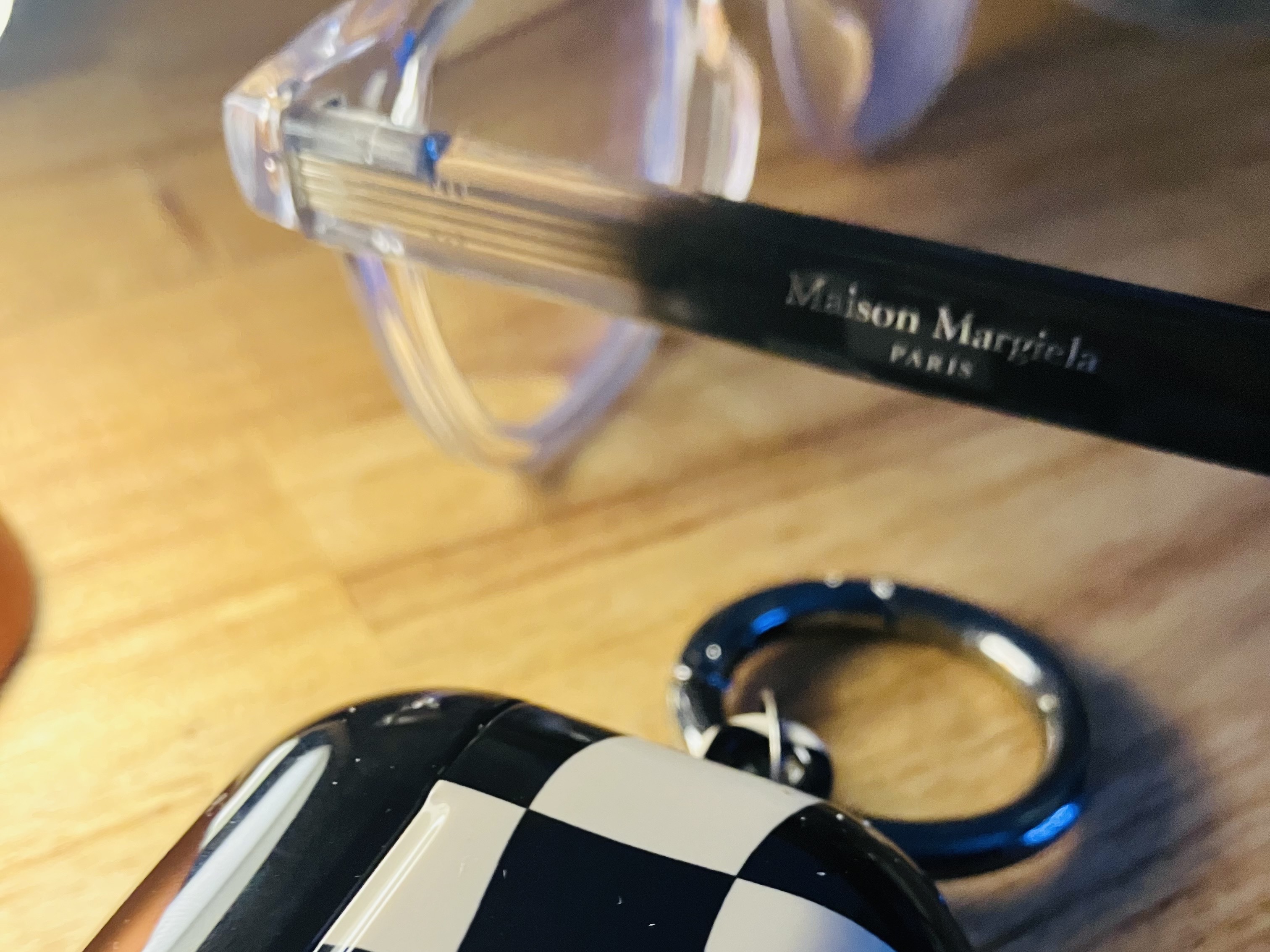 Gentle Monster x Maison Margiela MM010 Clear Black Gradient, Apple Airpods 3rd Gen (Korean Ver.) 착용 스타일