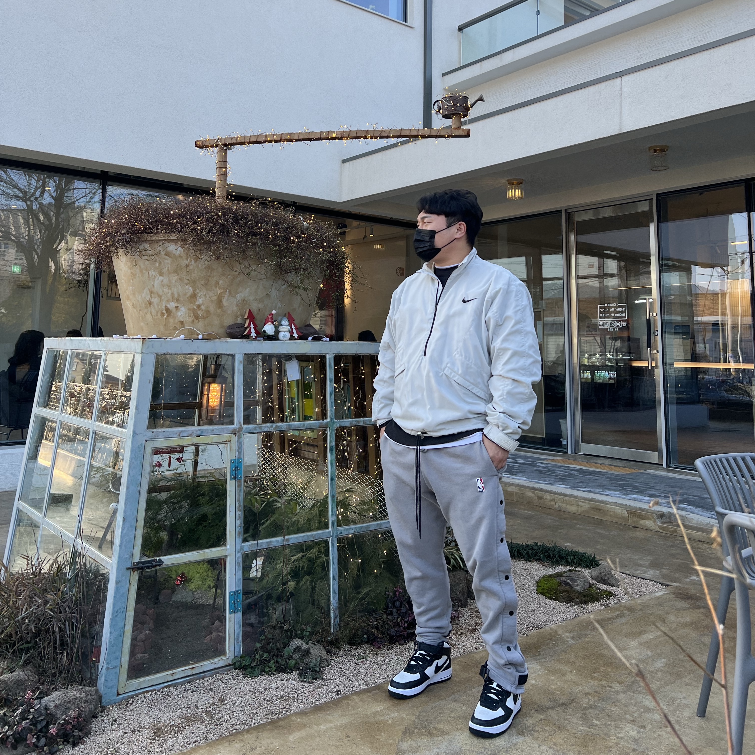 Nike x Fear of God NRG Half Zip Jacket Pure Platinum, Nike x Fear of God Warm Up Pants Dust 착용 스타일