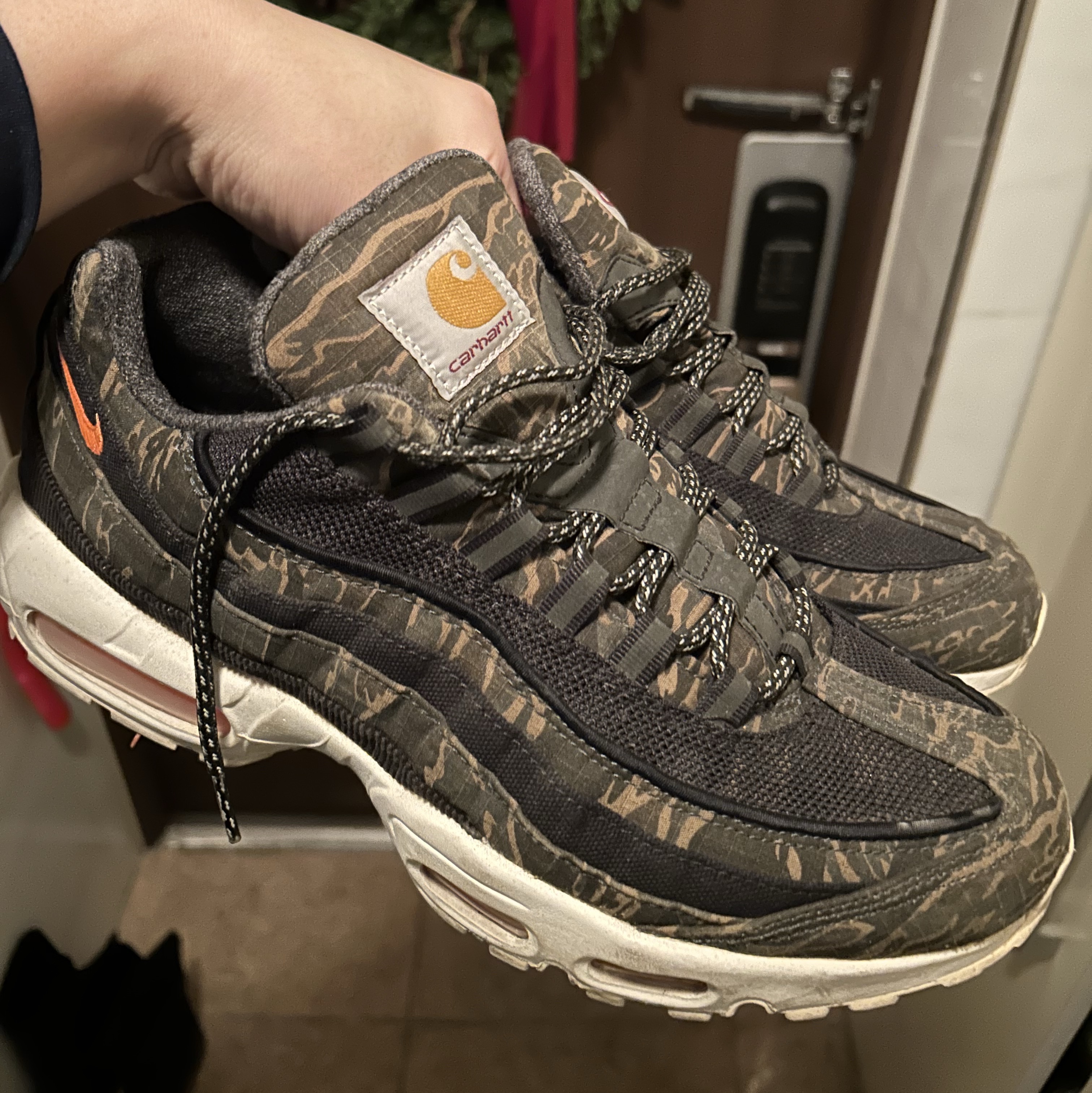 Nike x Carhartt WIP Air Max 95 Camo 착용 스타일