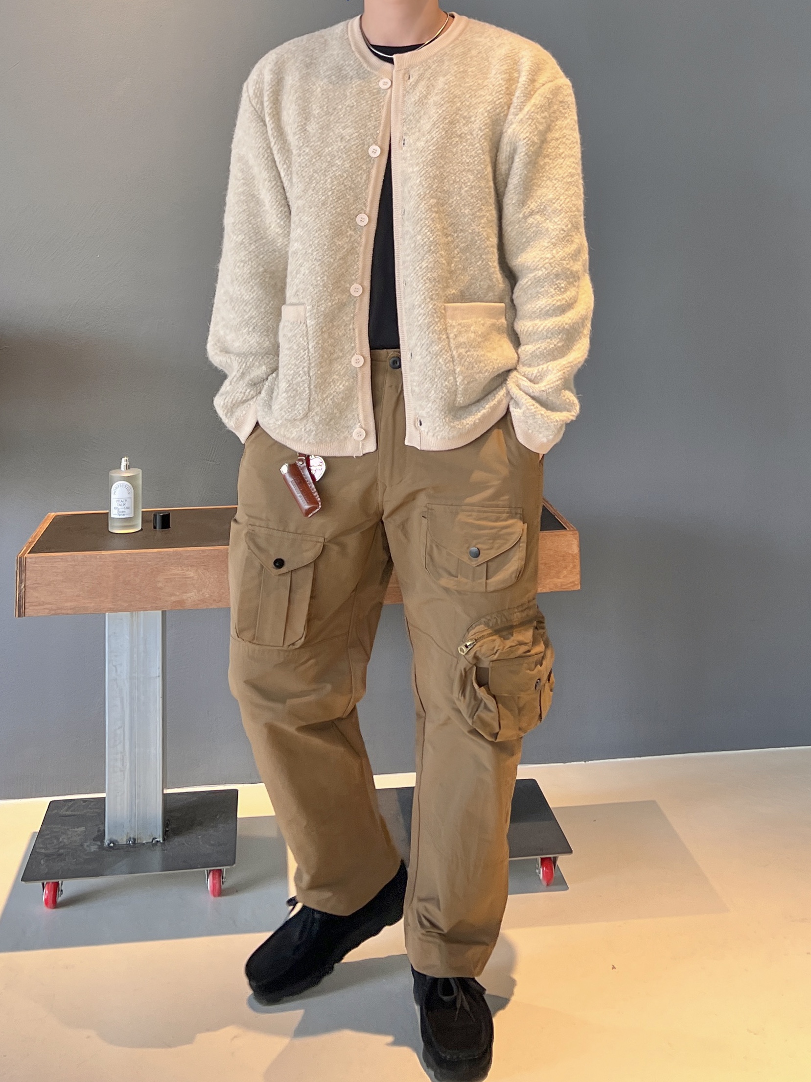 Carhartt WIP Heart Keychain Red, Clarks Wallabee Gore-Tex Black Suede 착용 스타일 - 2