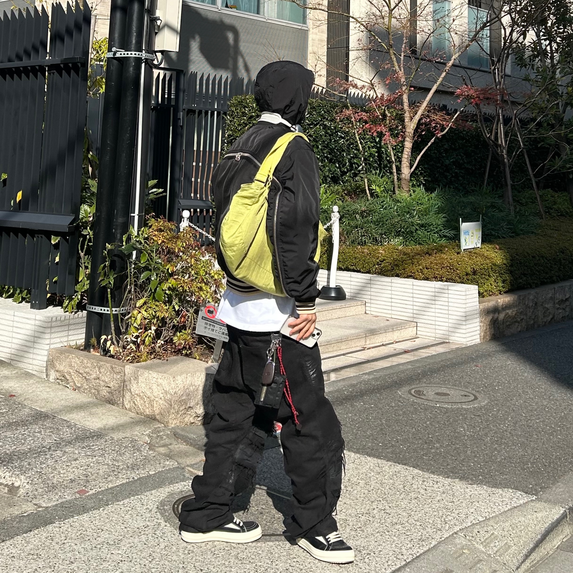 Apple AirPods Max Lightning Silver (Korean Ver.), Rick Owens Luxor Vintage Sneakers Black Milk 착용 스타일 - 2