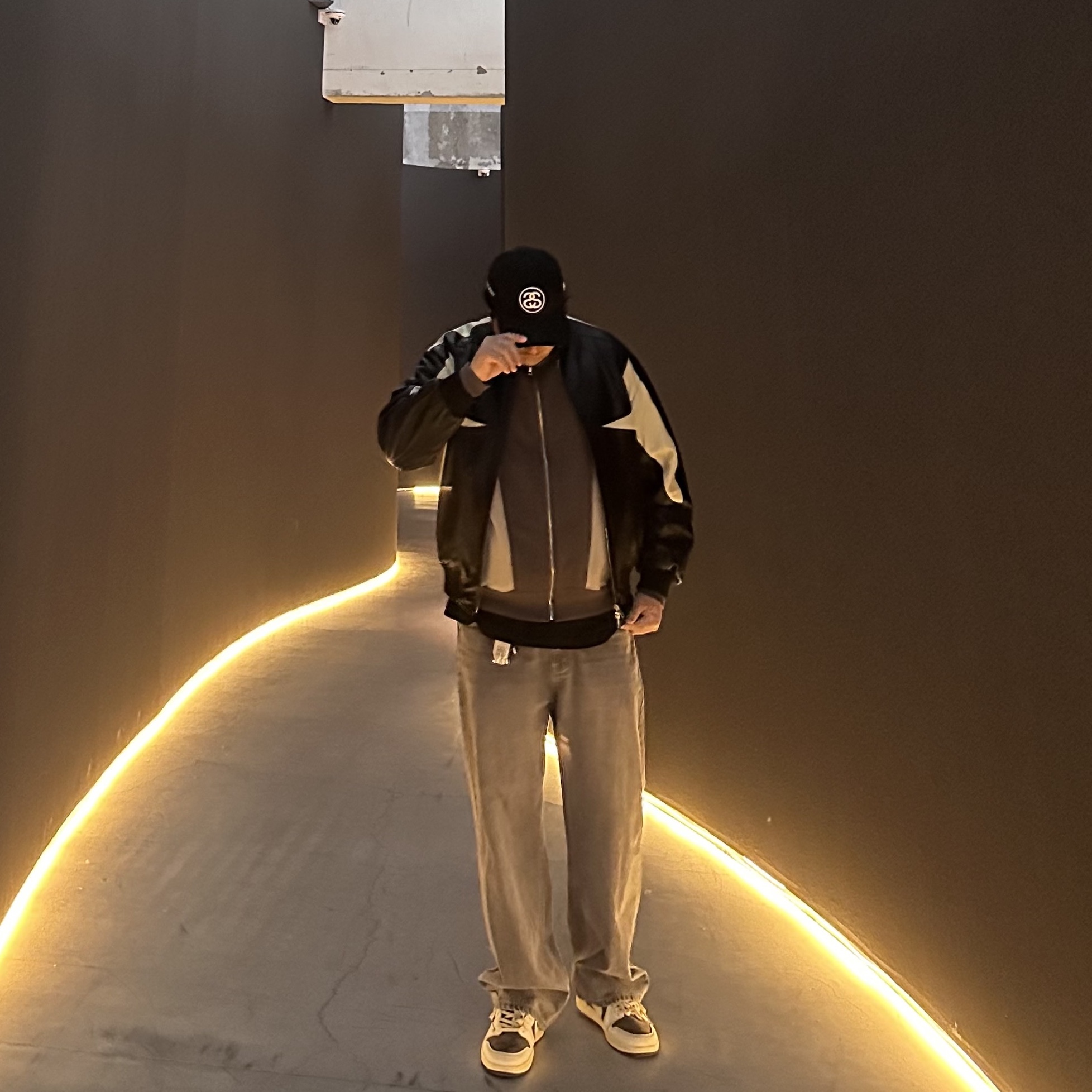 Cav Empt Slash Cut Zip Sweat Charcoal - 23FW, Stussy SS Link 9Twenty Cap Black 착용 스타일 - 1