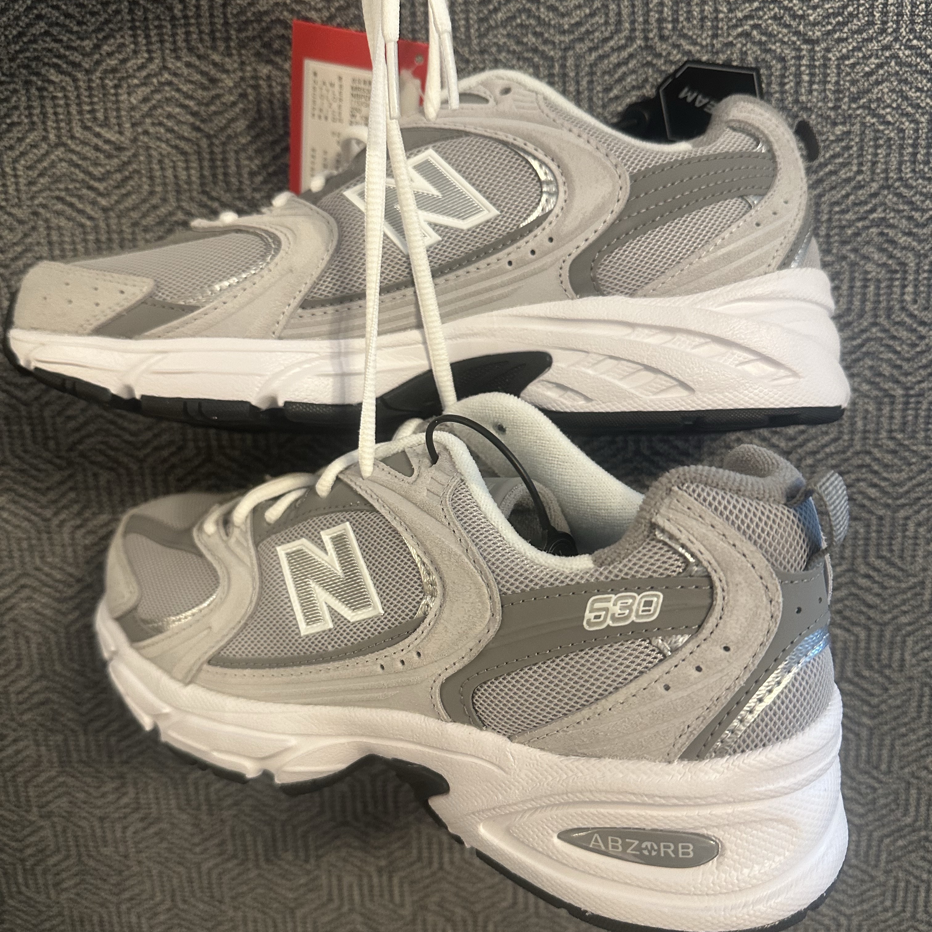 New Balance 530 Grey 착용 스타일 - 1