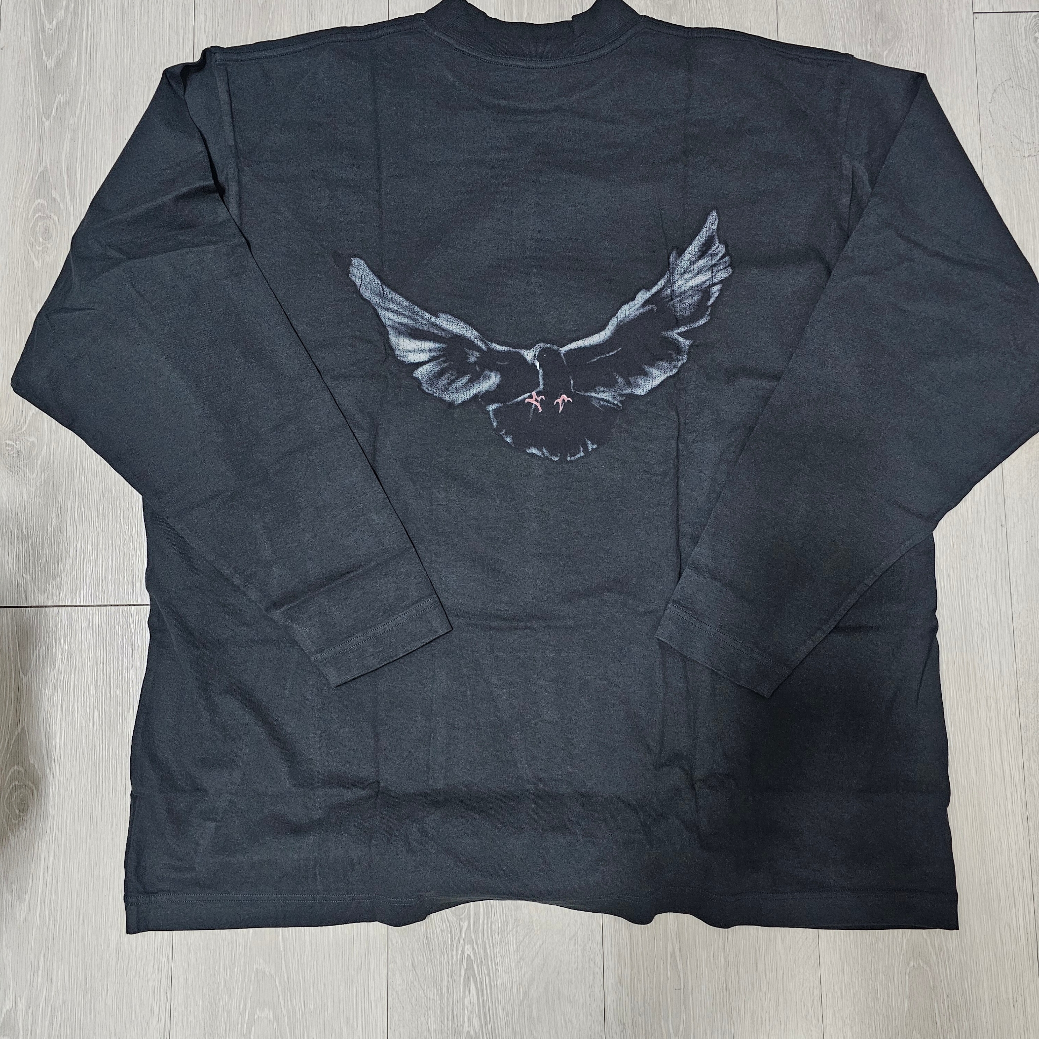 Yeezy Gap Engineered By Balenciaga Dove Long Sleeve T-Shirt Black 착용 스타일