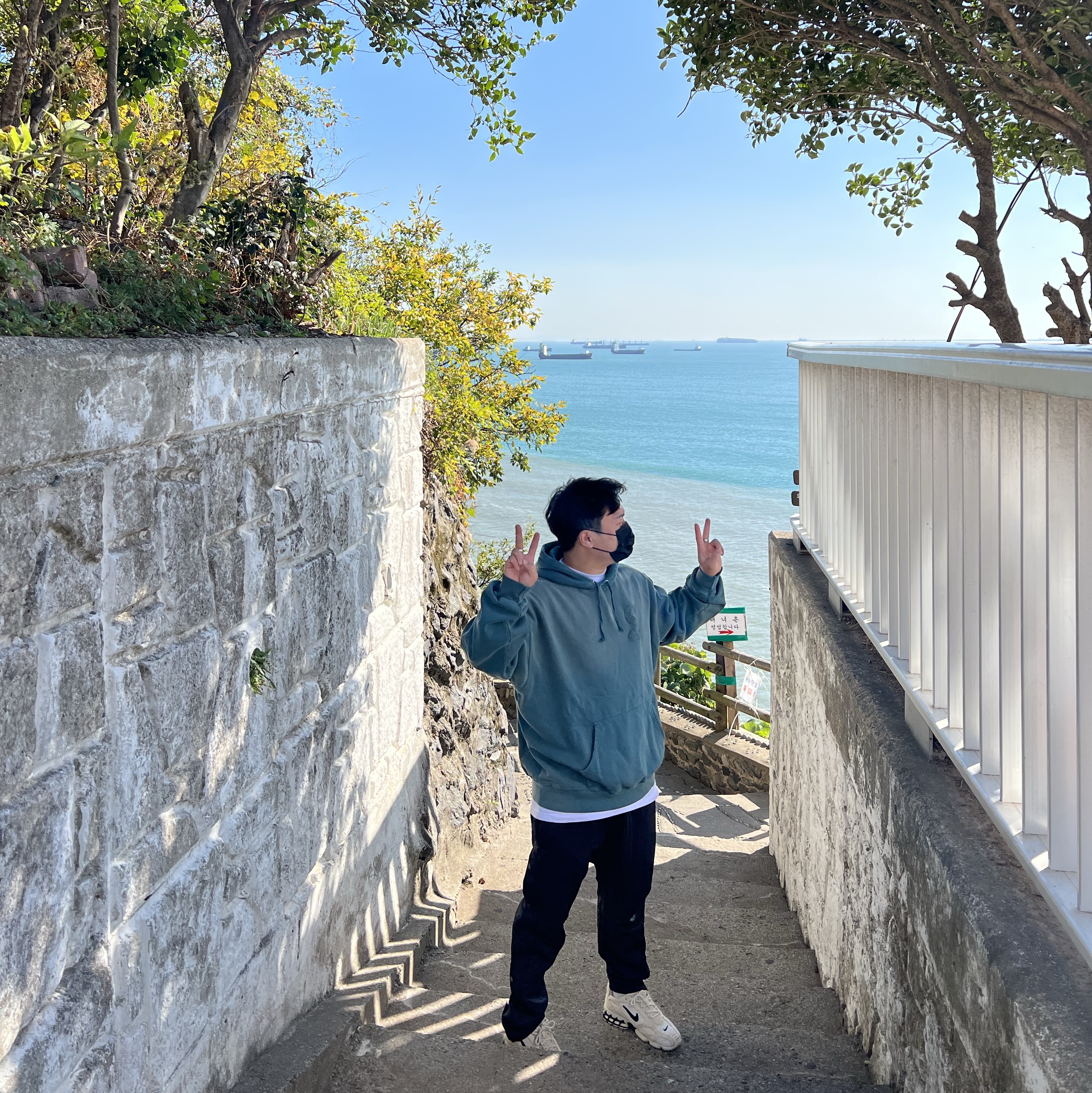 Supreme Overdyed S Logo Hooded Sweatshirt Teal - 23SS, Nike x Fear of God Warm Up Pants Off Noir 착용 스타일