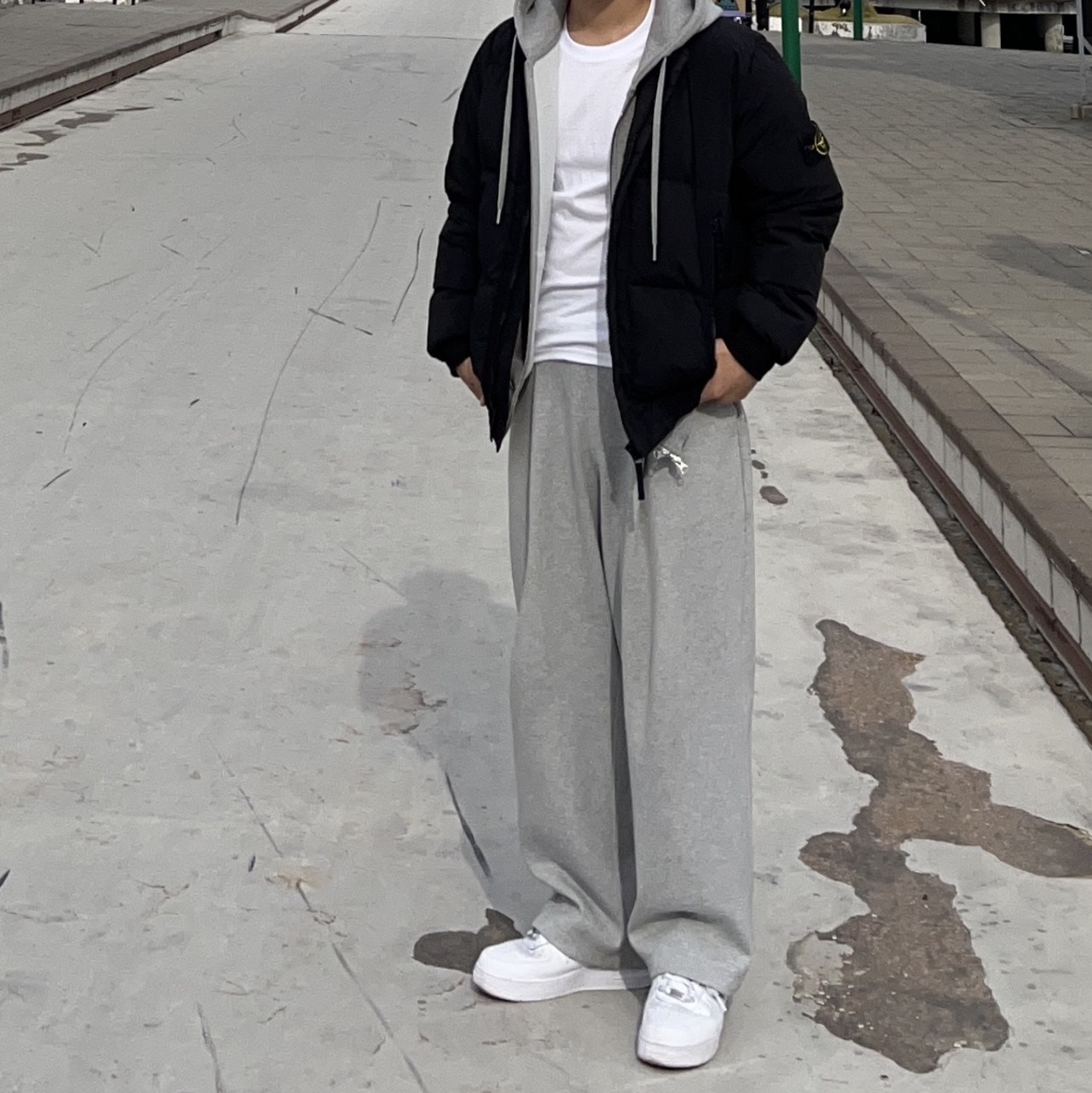 Nike Air Force 1 '07 Low White, Stone Island 40623 Garment Dyed Crinkle Reps Recycled Nylon Down Jacket Black - 23FW 착용 스타일