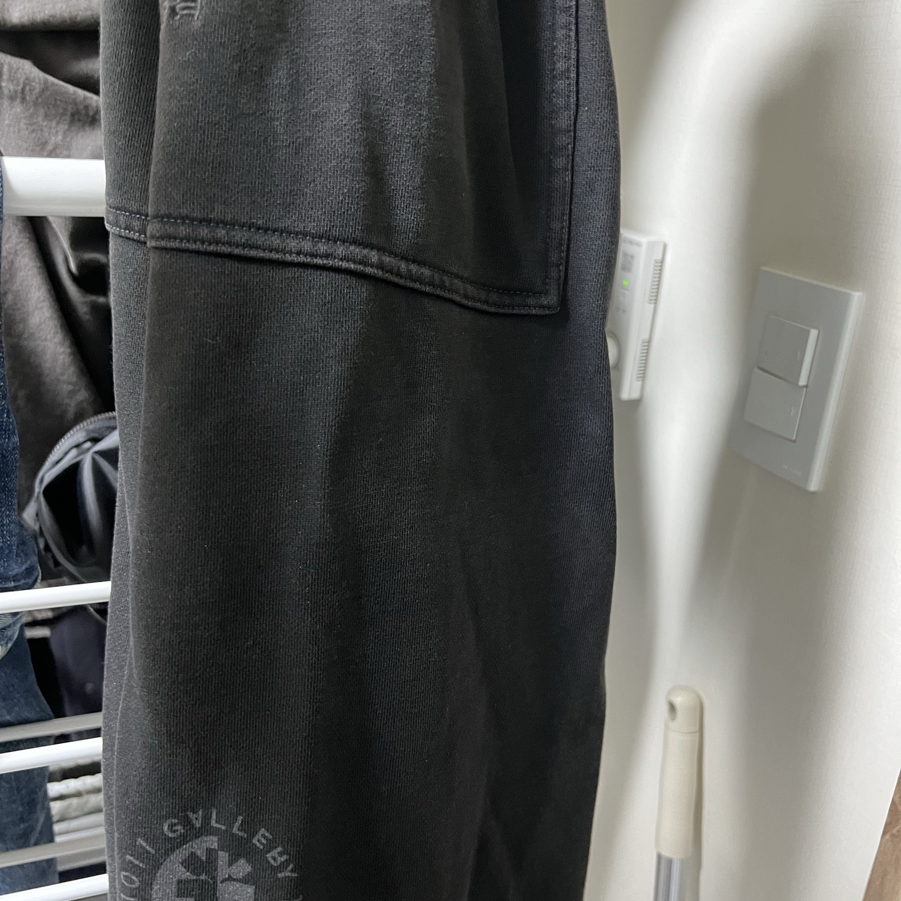Polyteru 1011 Fatigue Sweatpants 1.2v Bleached Black 착용 스타일
