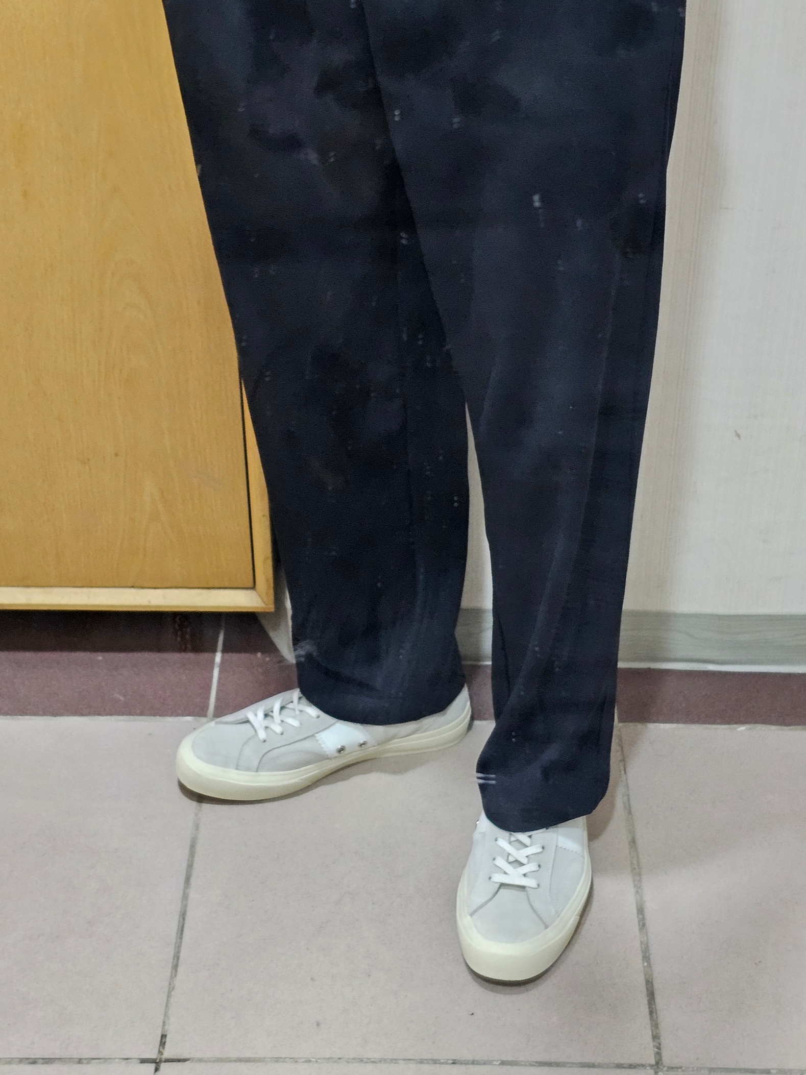 Tom Ford Suede Cambridge Sneakers Marble Cream 착용 스타일 - 1
