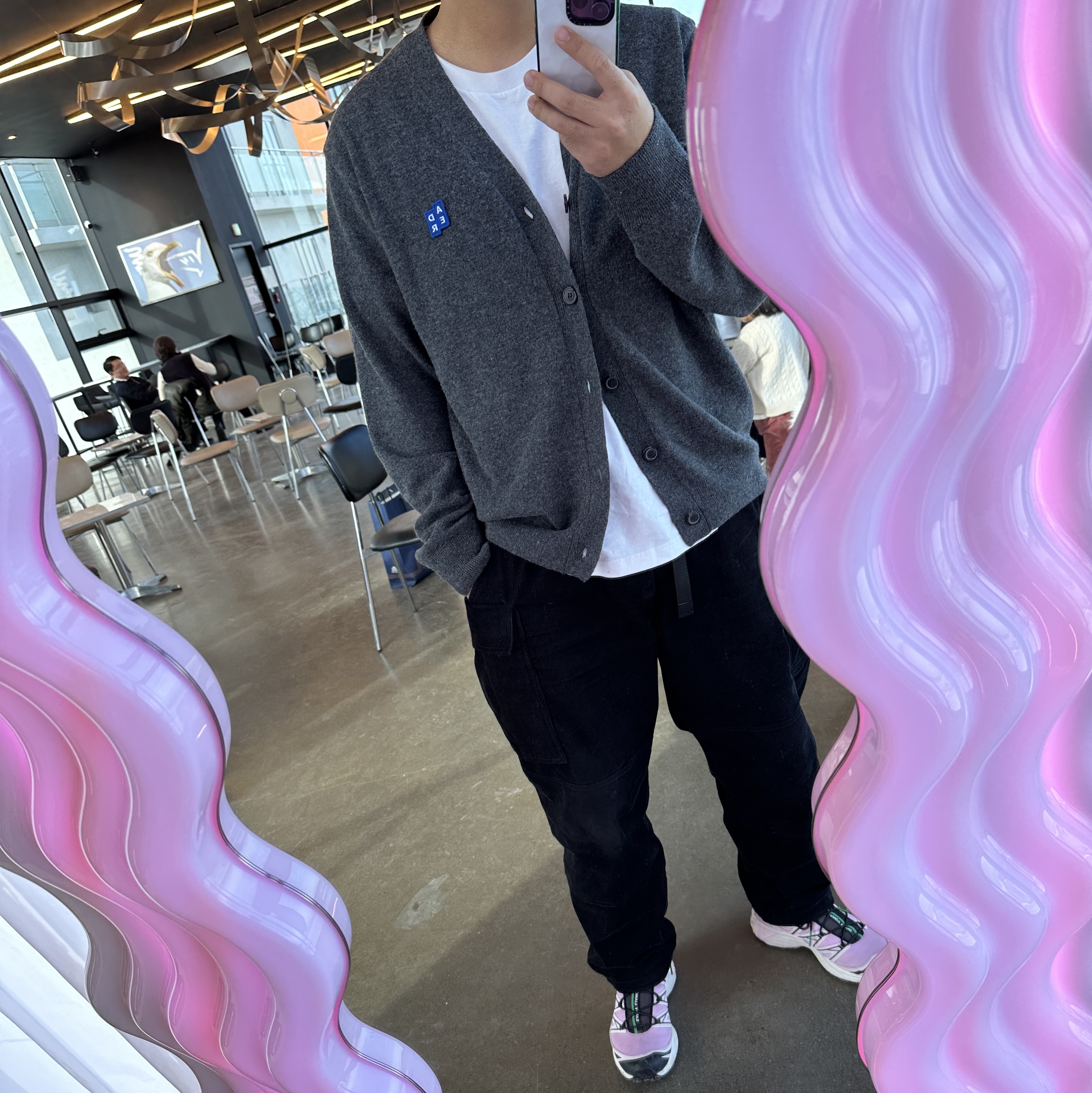 Ader Error Sig; TRS/BL Tag Cardigan 01 Charcoal, Salomon x Sandy Liang XT-6 Expanse Cradle Pink 착용 스타일