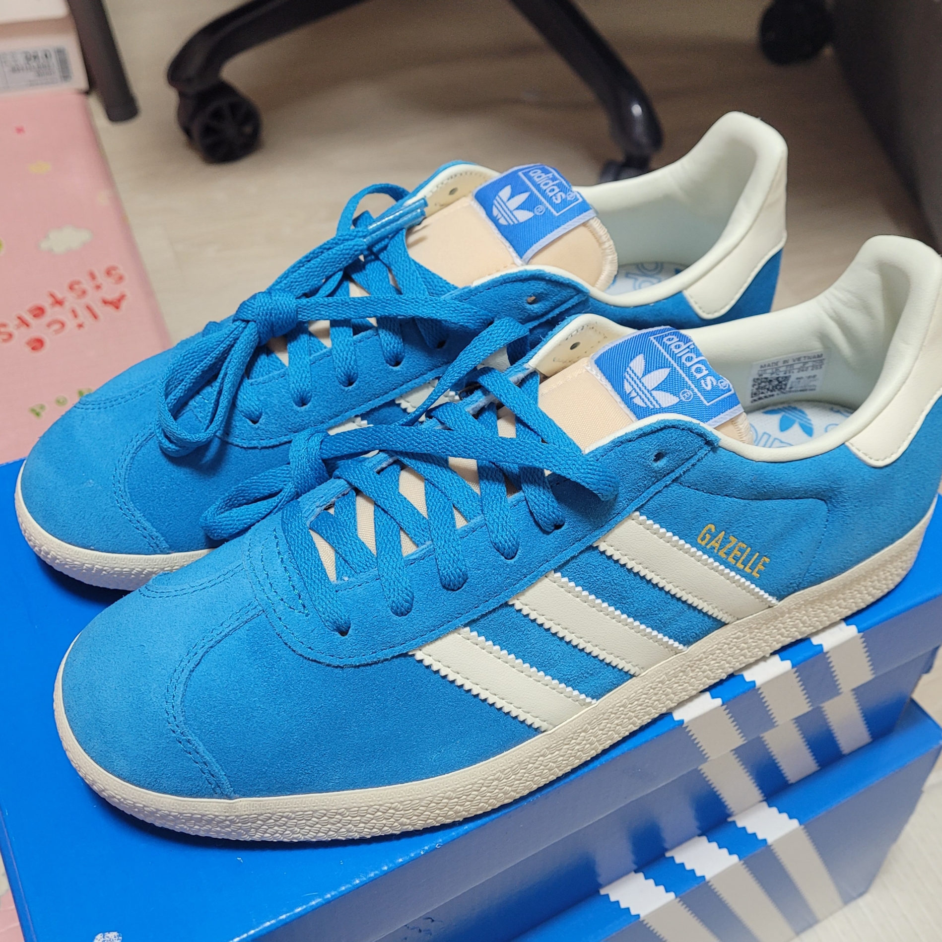 Adidas Gazelle Bold Aqua Off White 착용 스타일