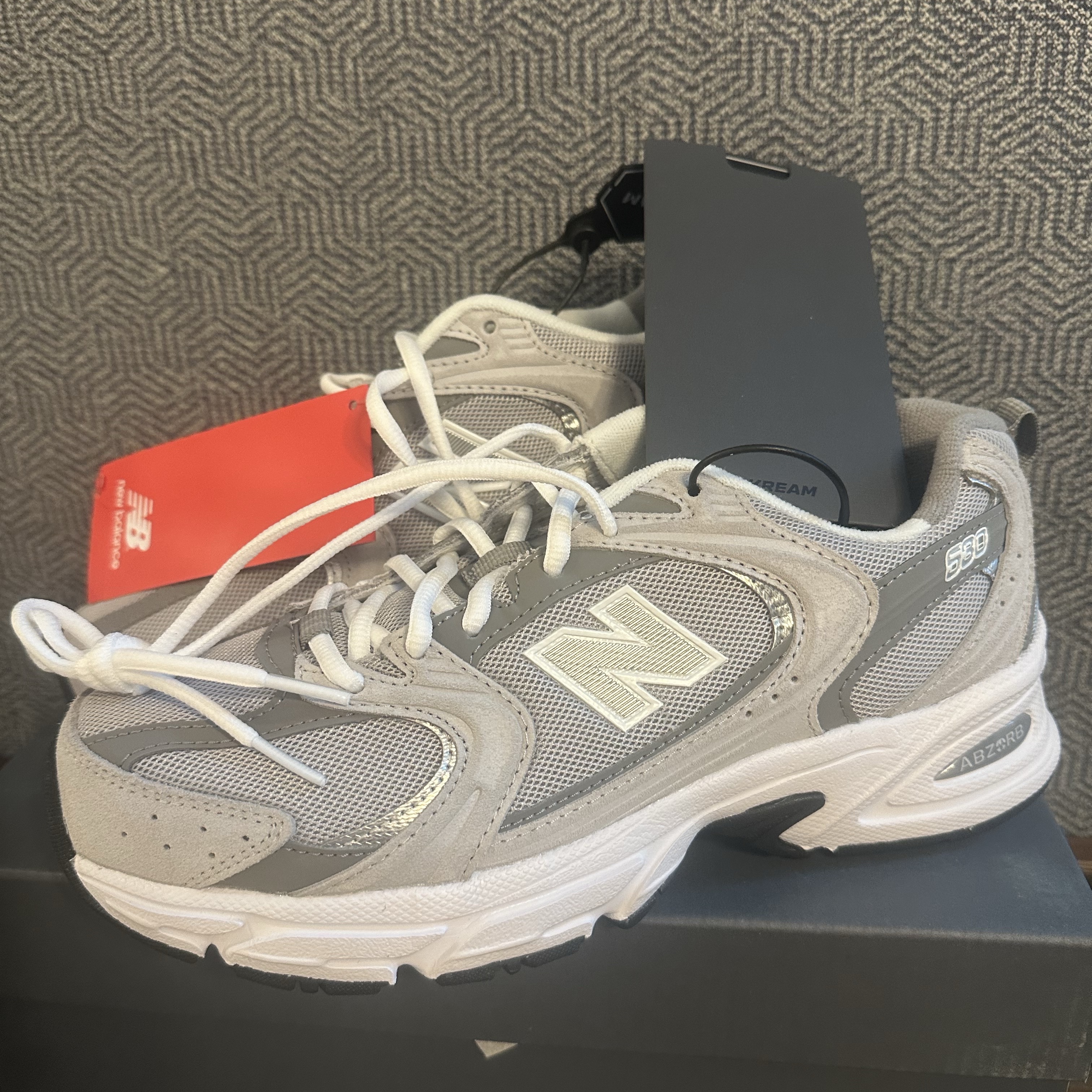 New Balance 530 Grey 착용 스타일 - 2