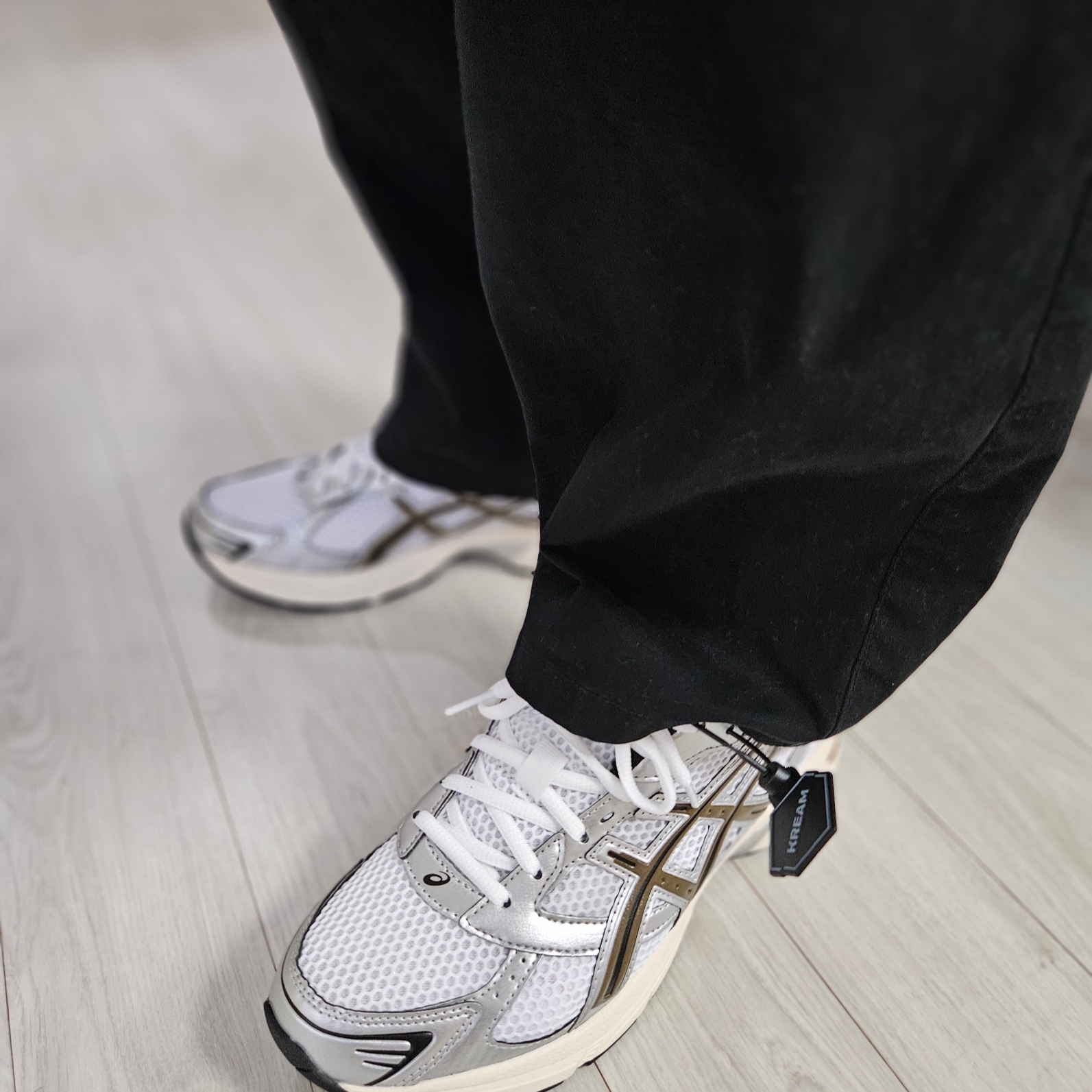 Asics Gel-1130 White Clay Canyon 착용 스타일 - 1