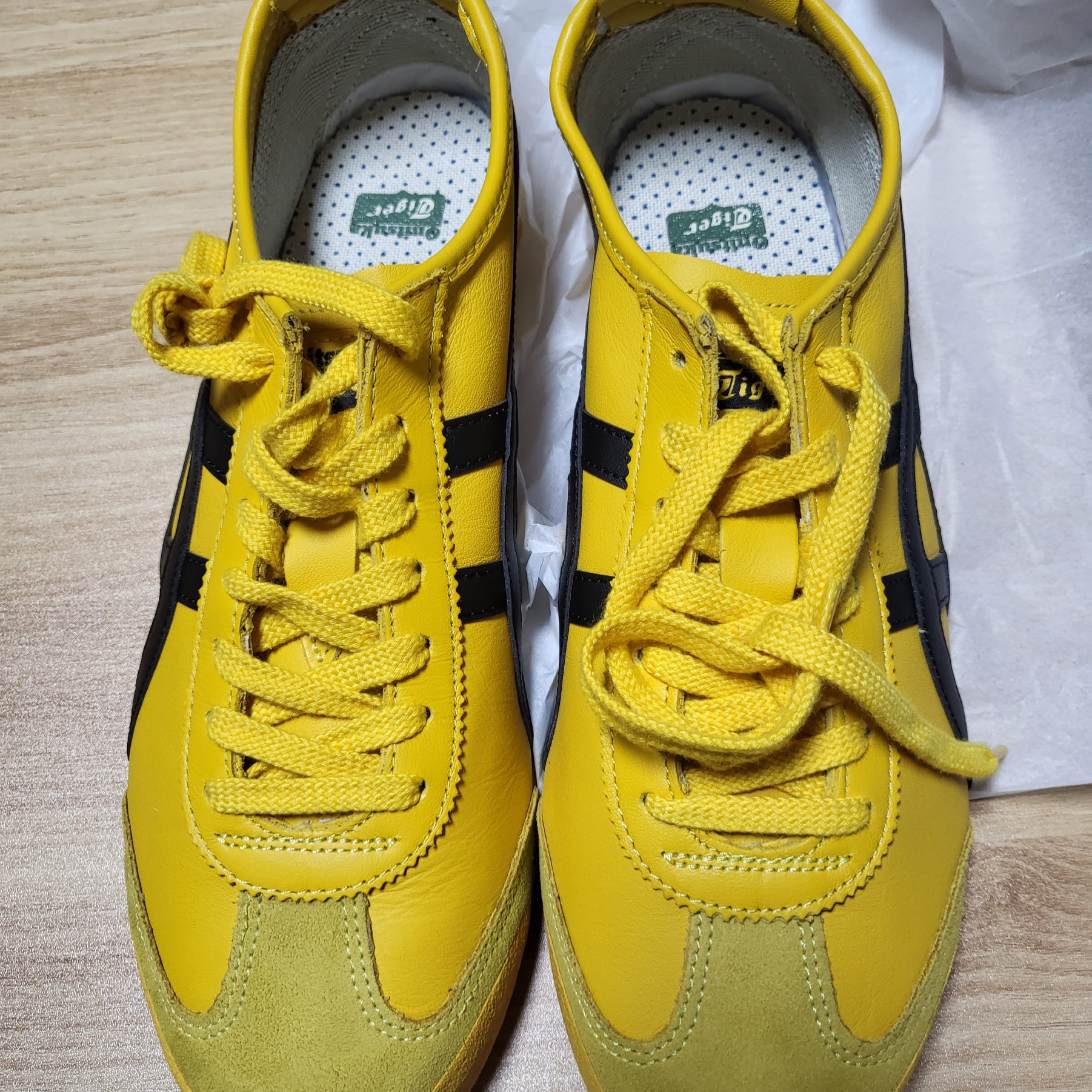 Onitsuka Tiger Mexico 66 Yellow Black 착용 스타일 - 2