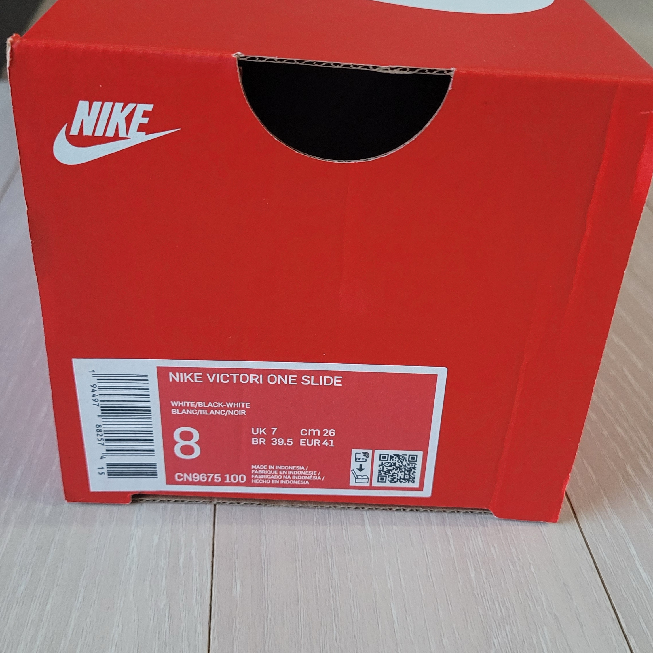 Nike Victori One Slide White Black 착용 스타일 - 4