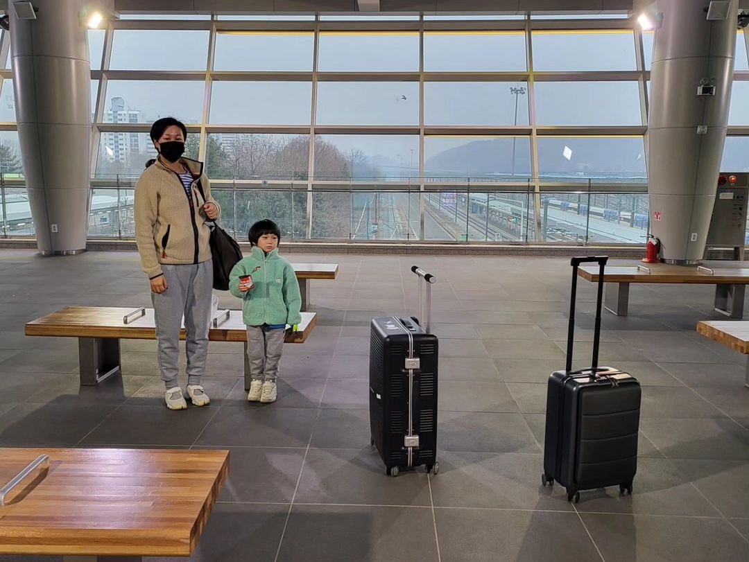 RAWROW R Trunk Frame Ep.2 63L / 26'' 940 Black 착용 스타일 - 1